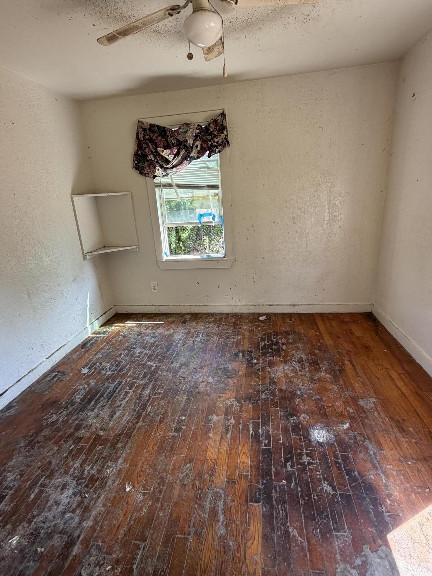 607 E 38th Street Property Photo 5