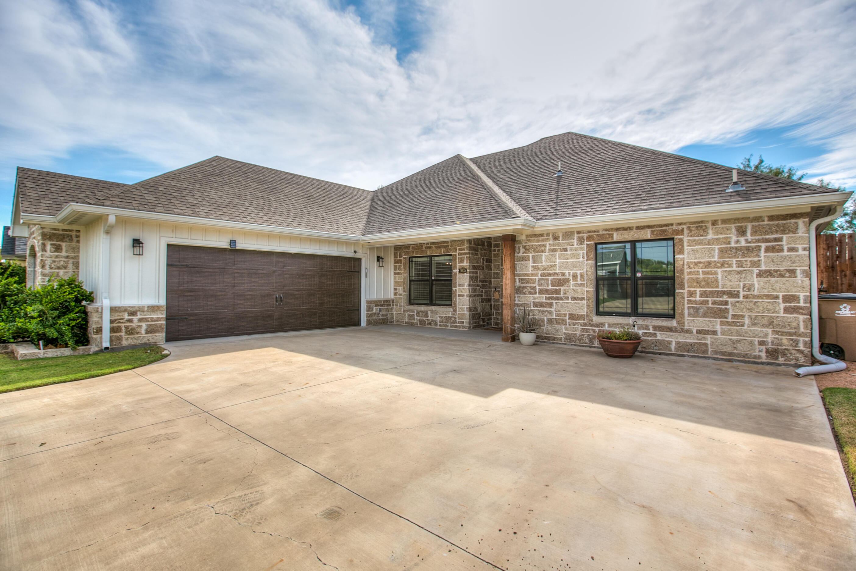 2025 Silver Creek Court Property Photo 2