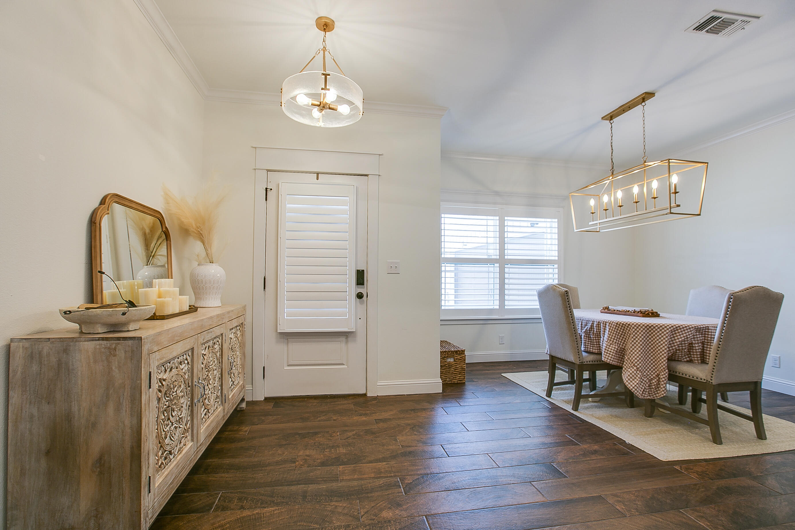 2025 Silver Creek Court Property Photo 5