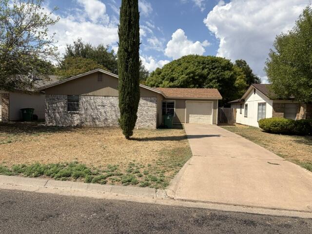 1121 Toby Lane Property Photo 2