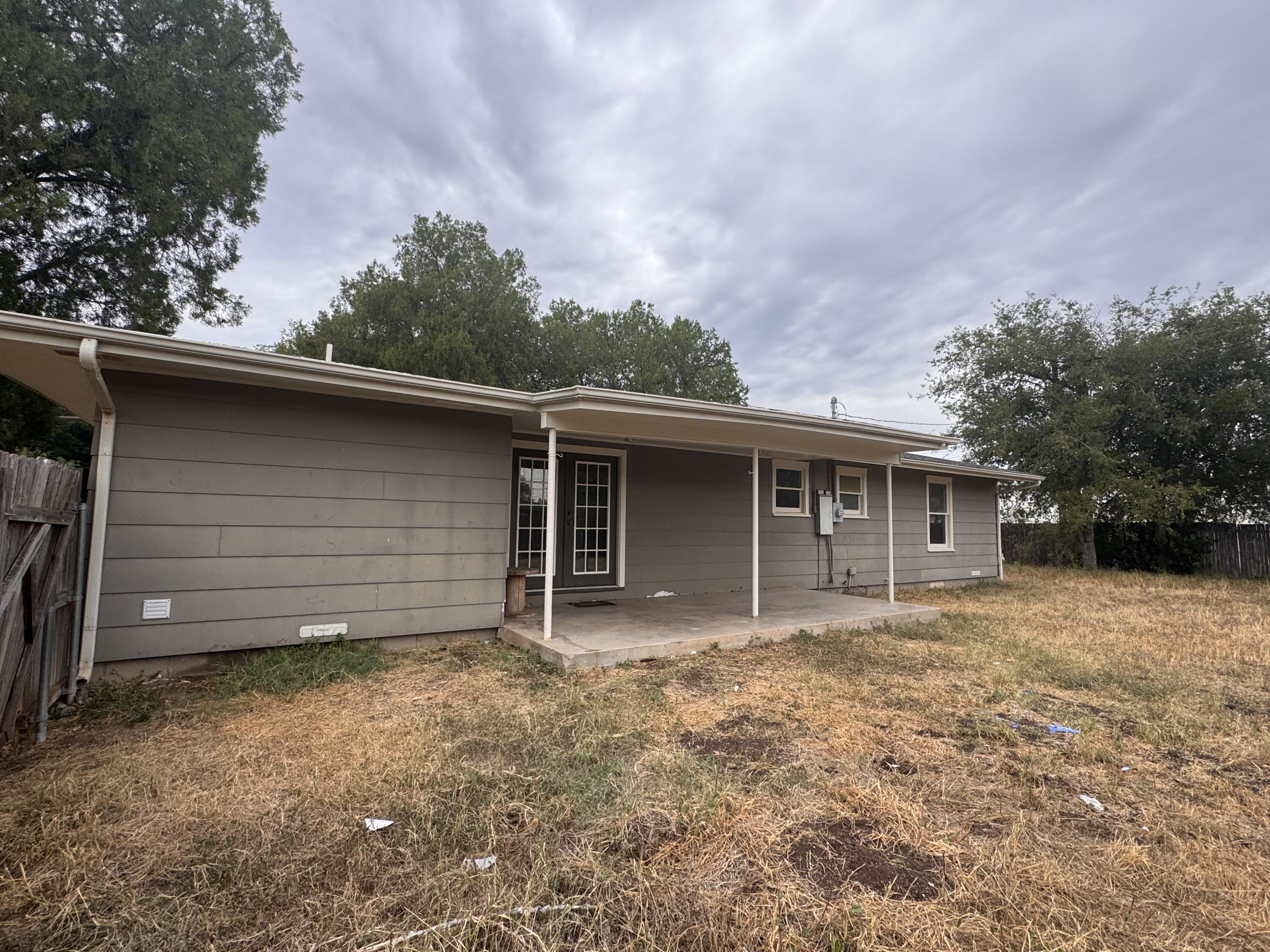 1530 Christoval Road Property Photo 4