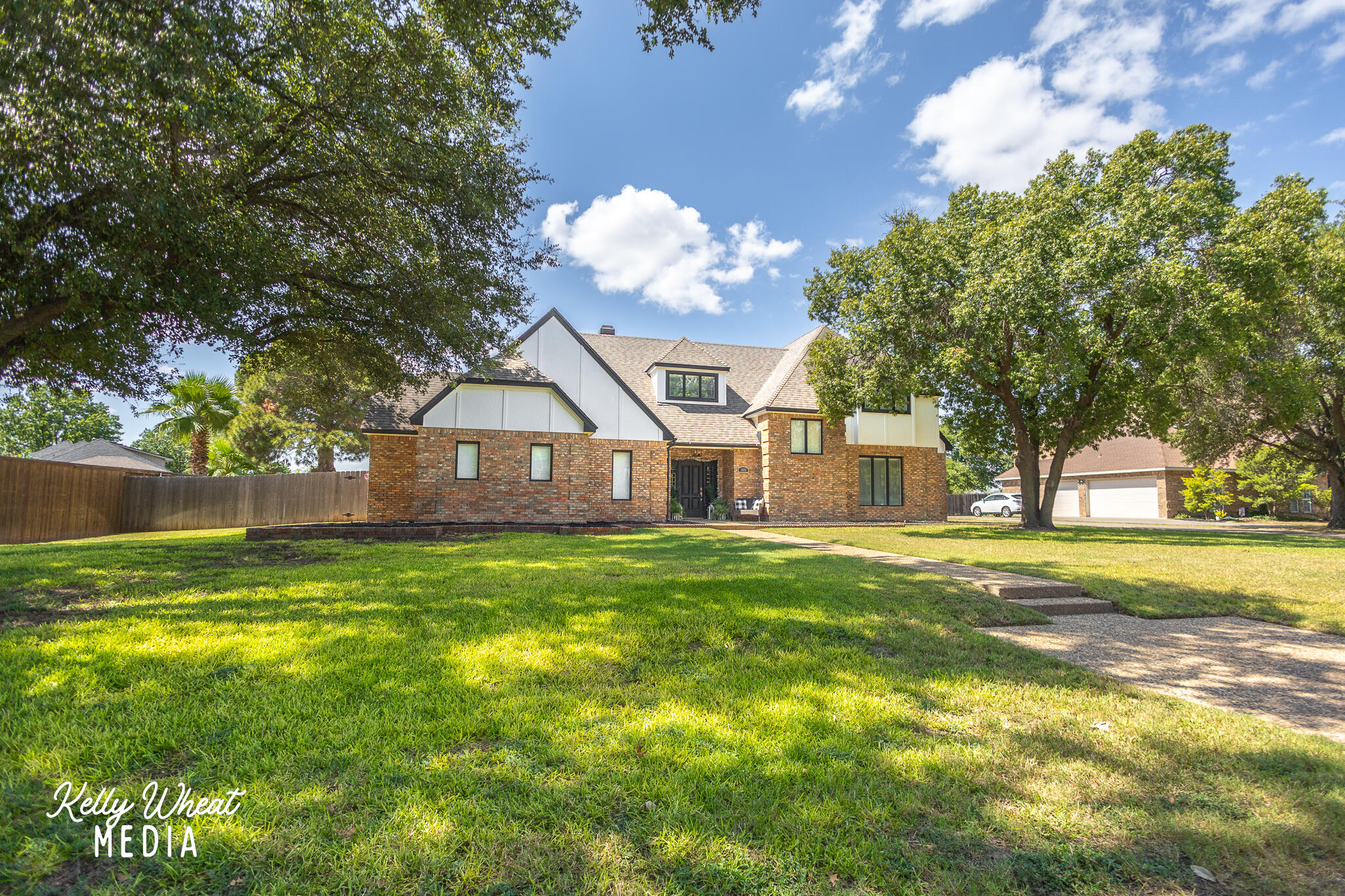 6609 Pinehurst Drive Property Photo 1