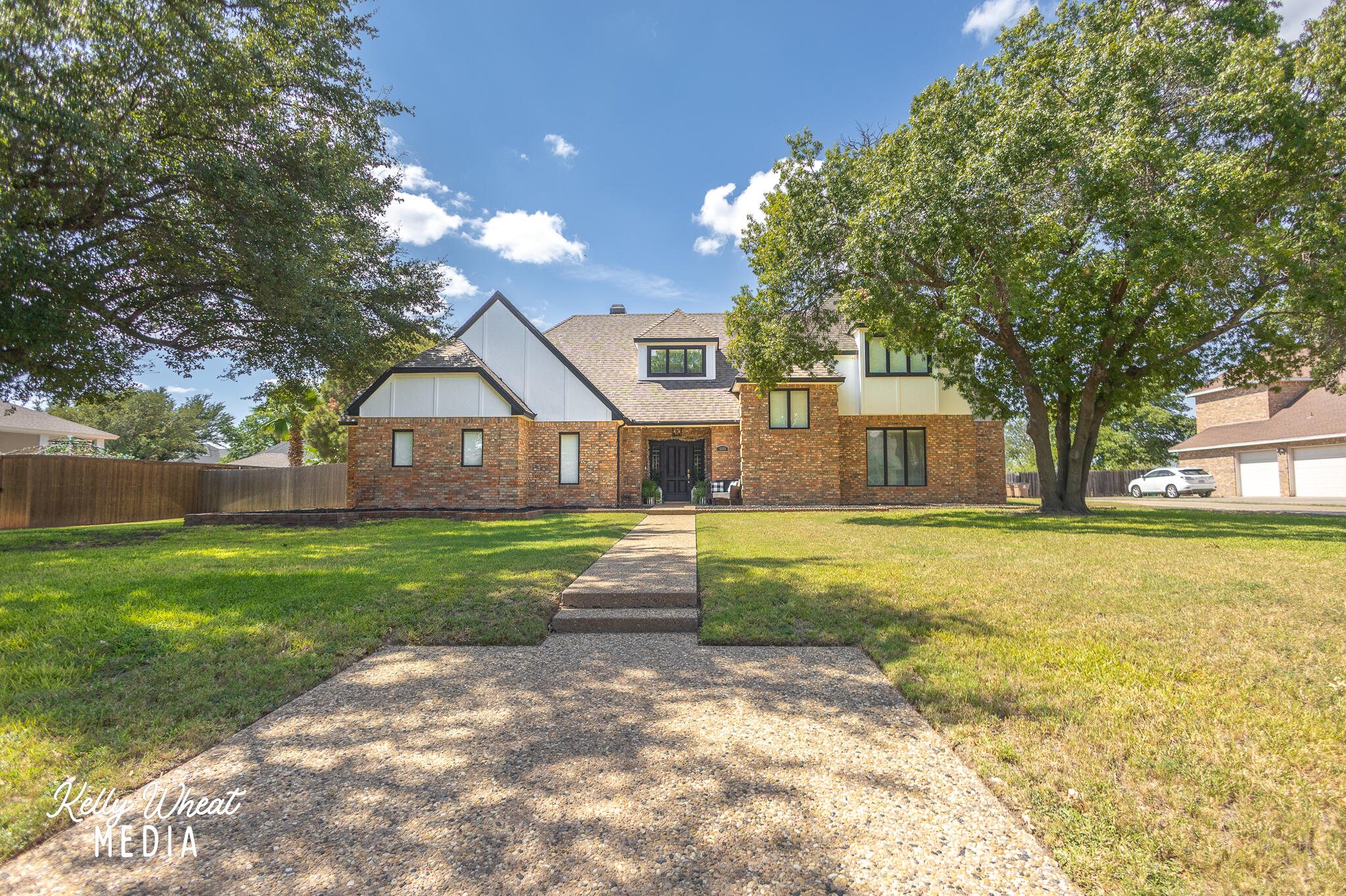 6609 Pinehurst Drive Property Photo 2