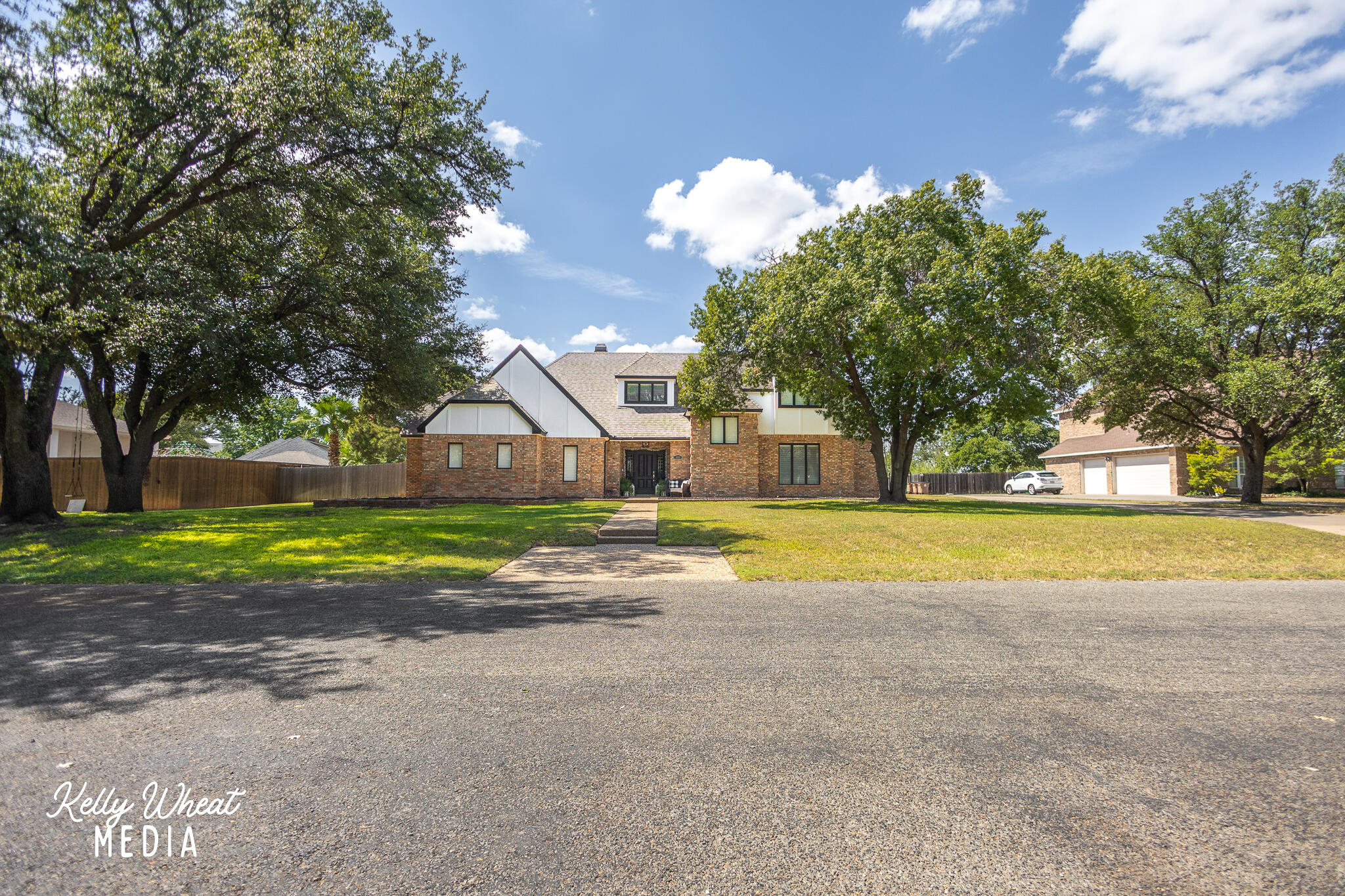 6609 Pinehurst Drive Property Photo 3