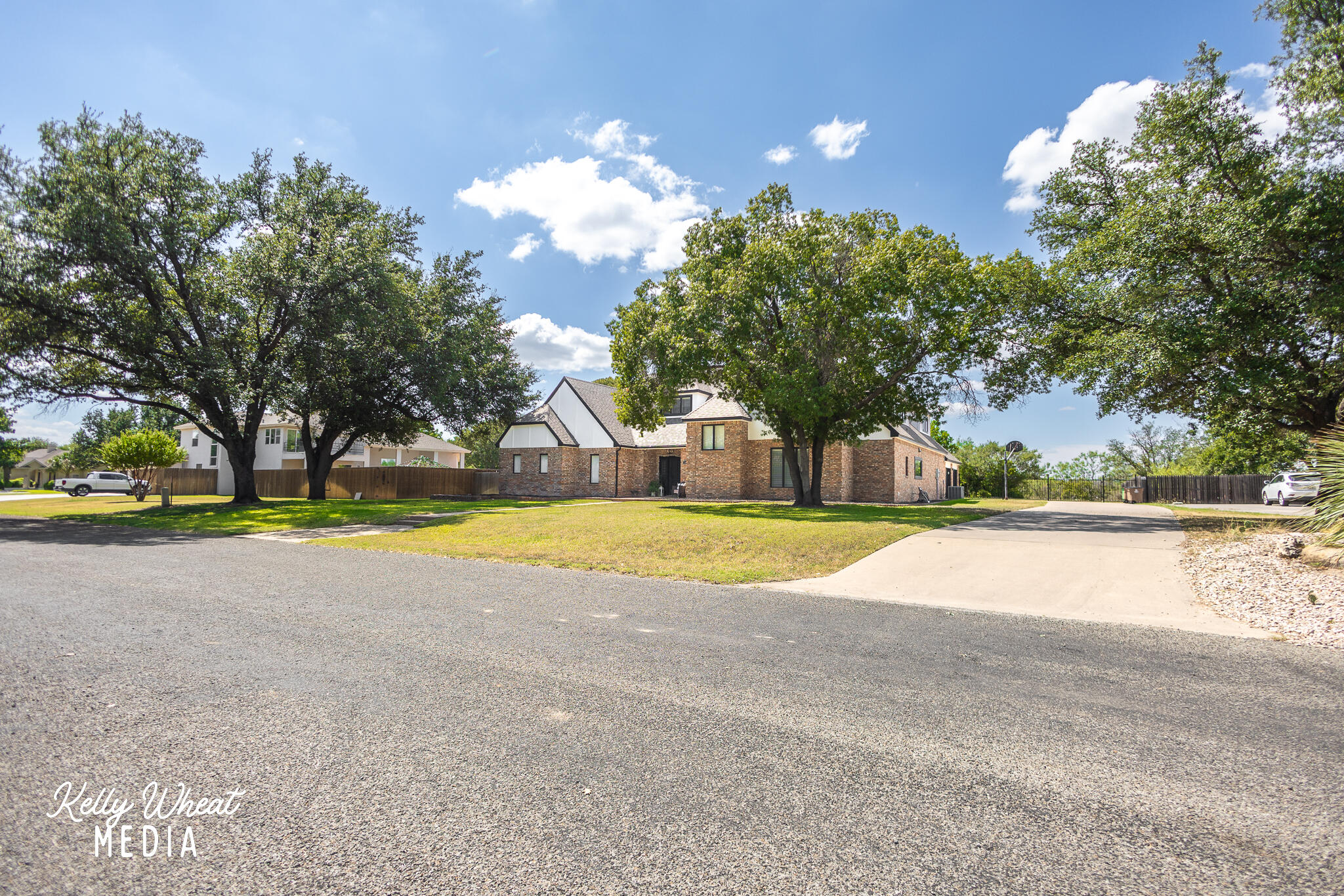 6609 Pinehurst Drive Property Photo 4