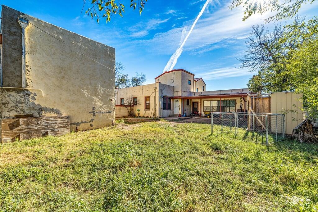 2318 Dallas Street Property Photo 8