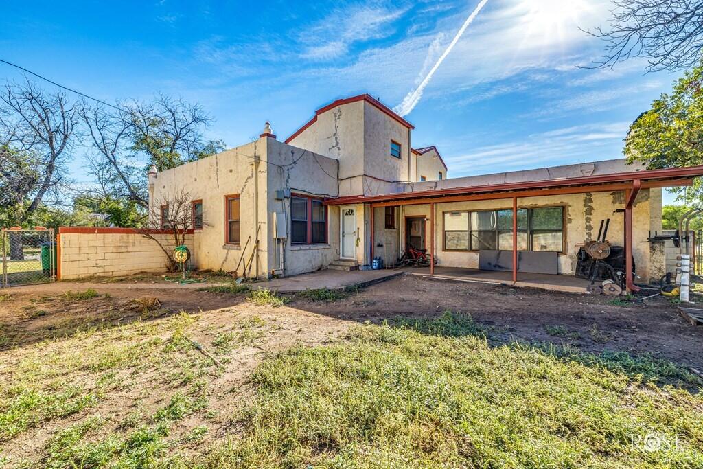2318 Dallas Street Property Photo 9