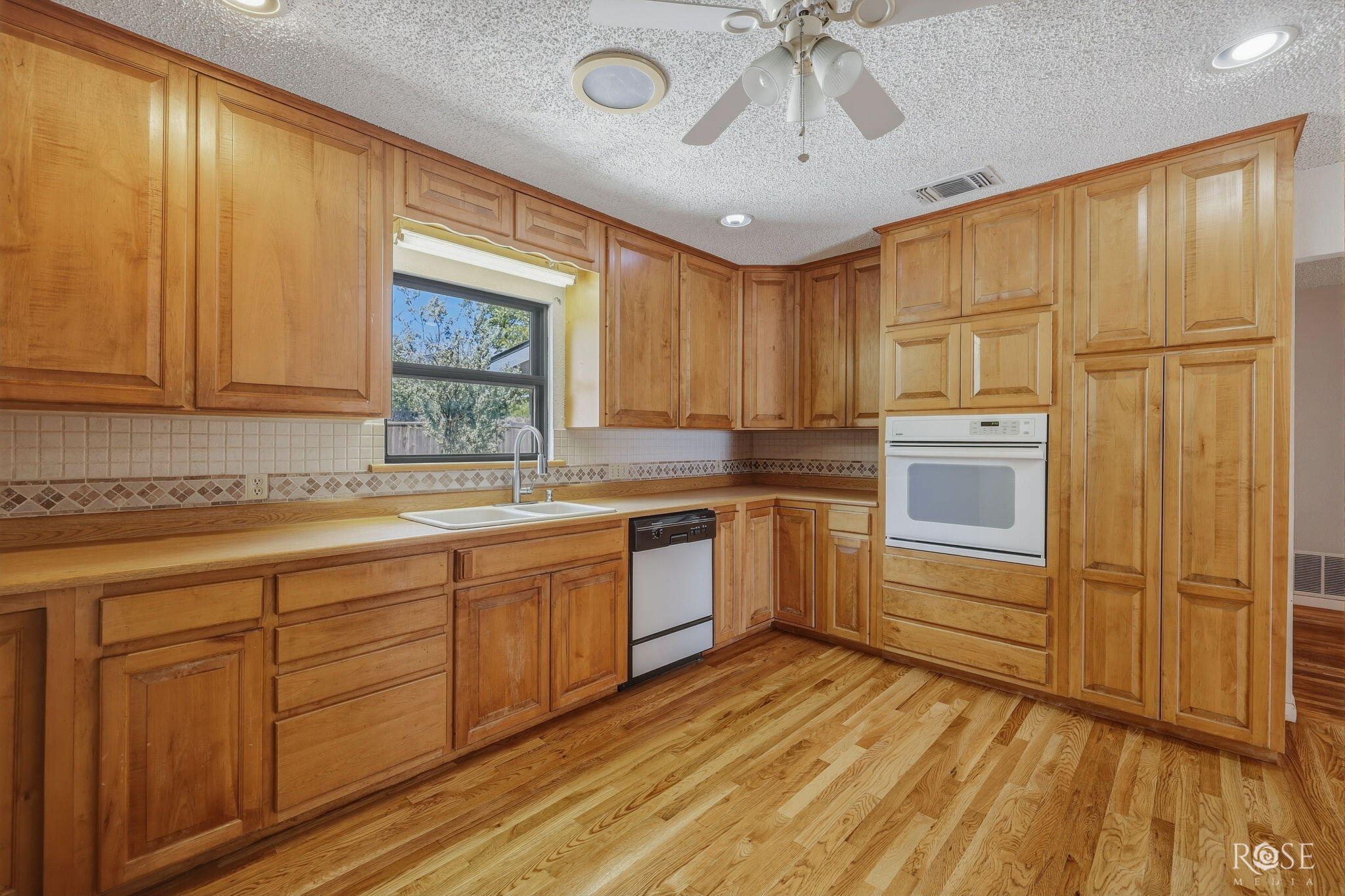 1815 W Avenue I Property Photo 28