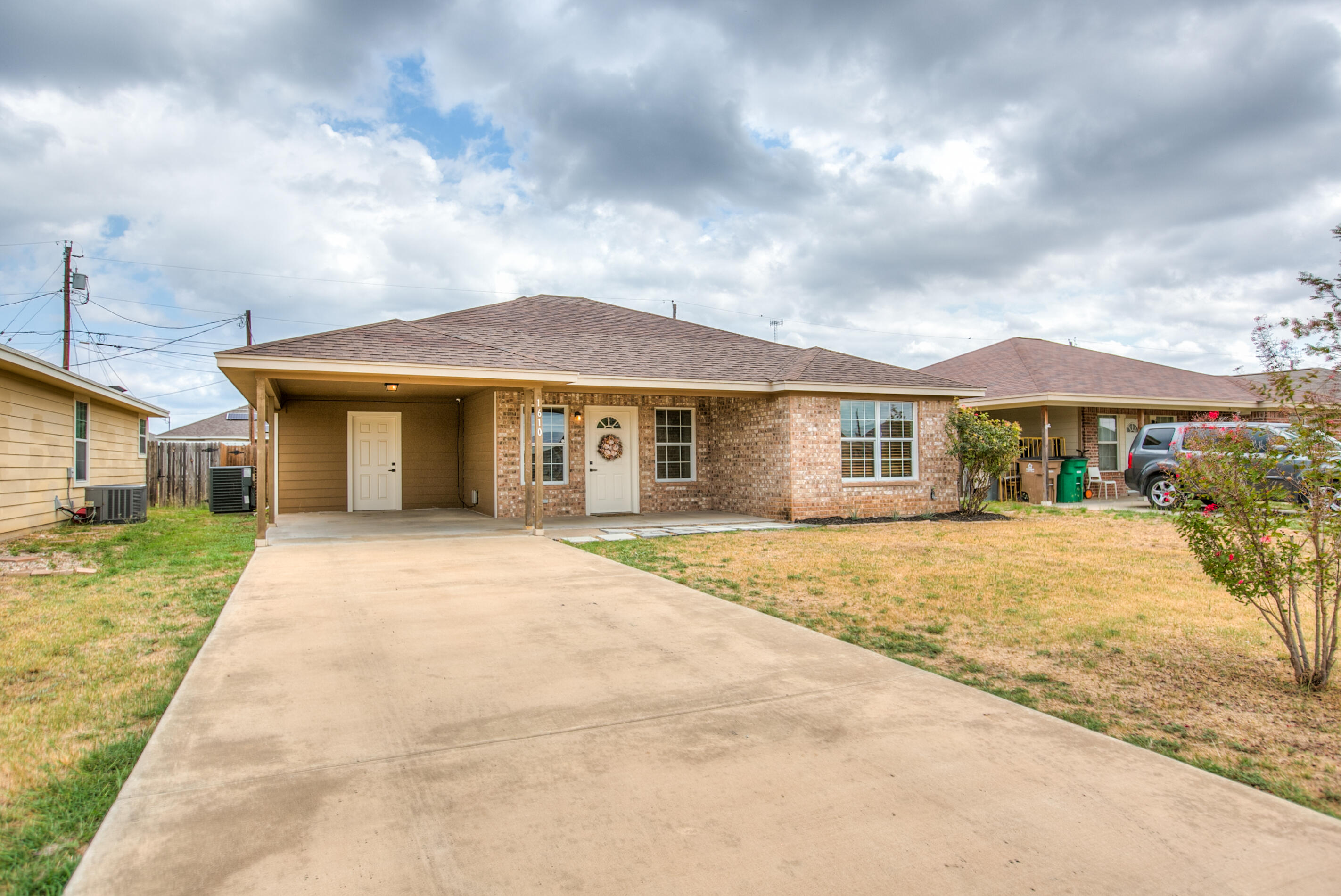 1610 Cloud Street Property Photo 4