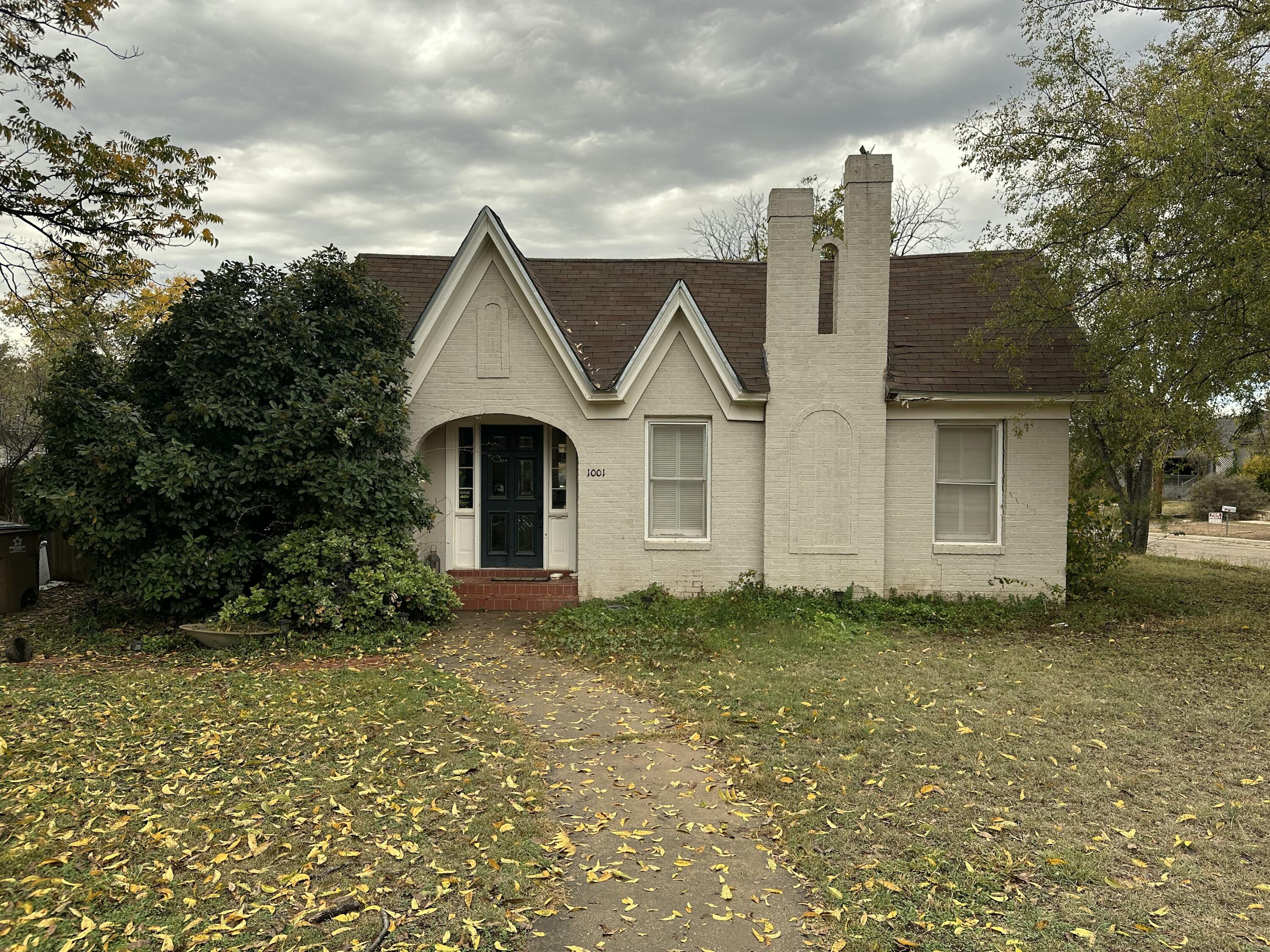 1001 Kenwood Drive Property Photo 1