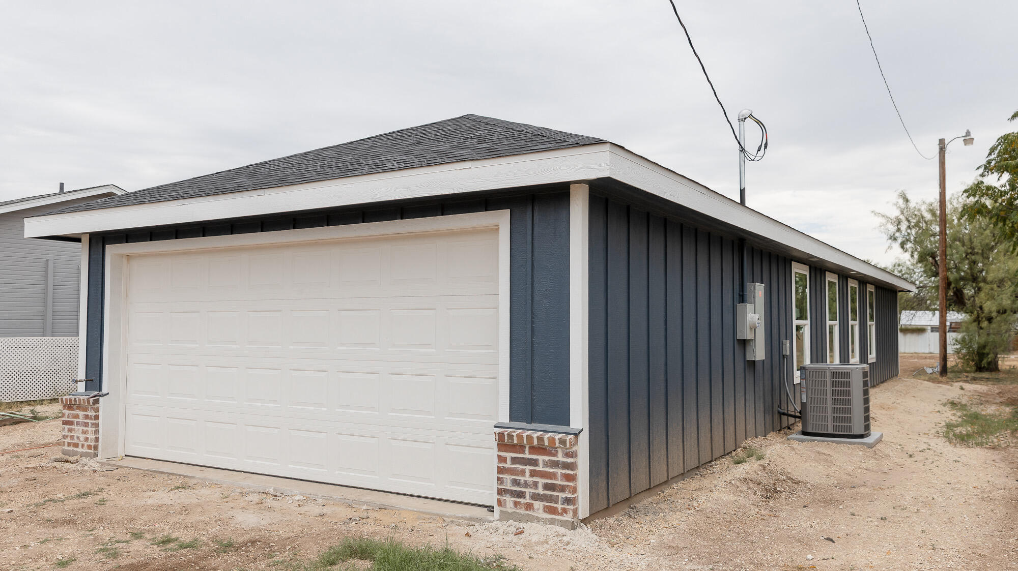 909 Murphy Street Property Photo 3