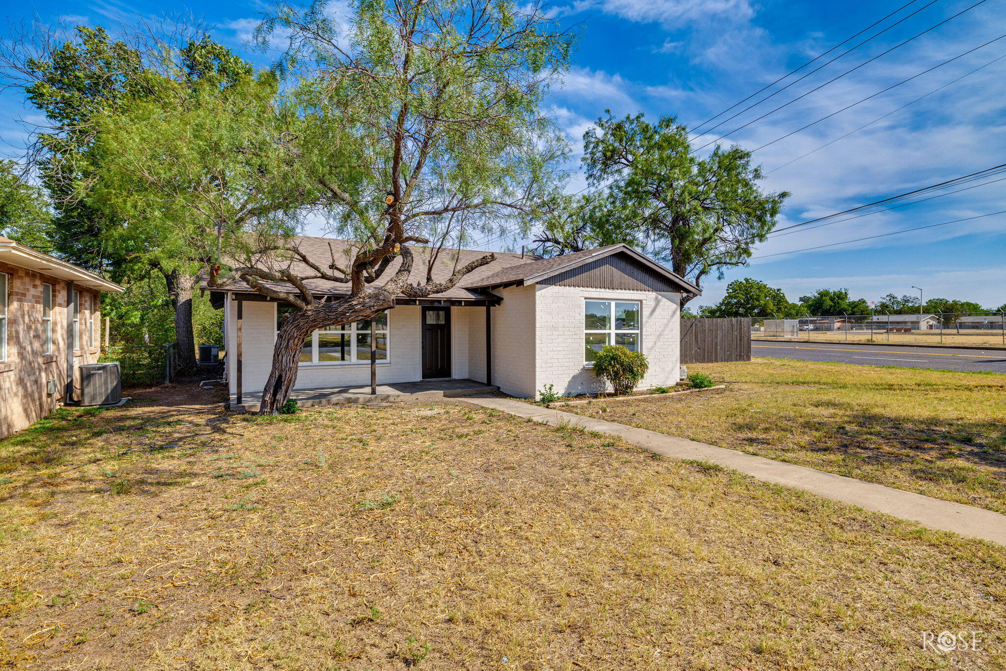 318 Glenmore Drive Property Photo 3