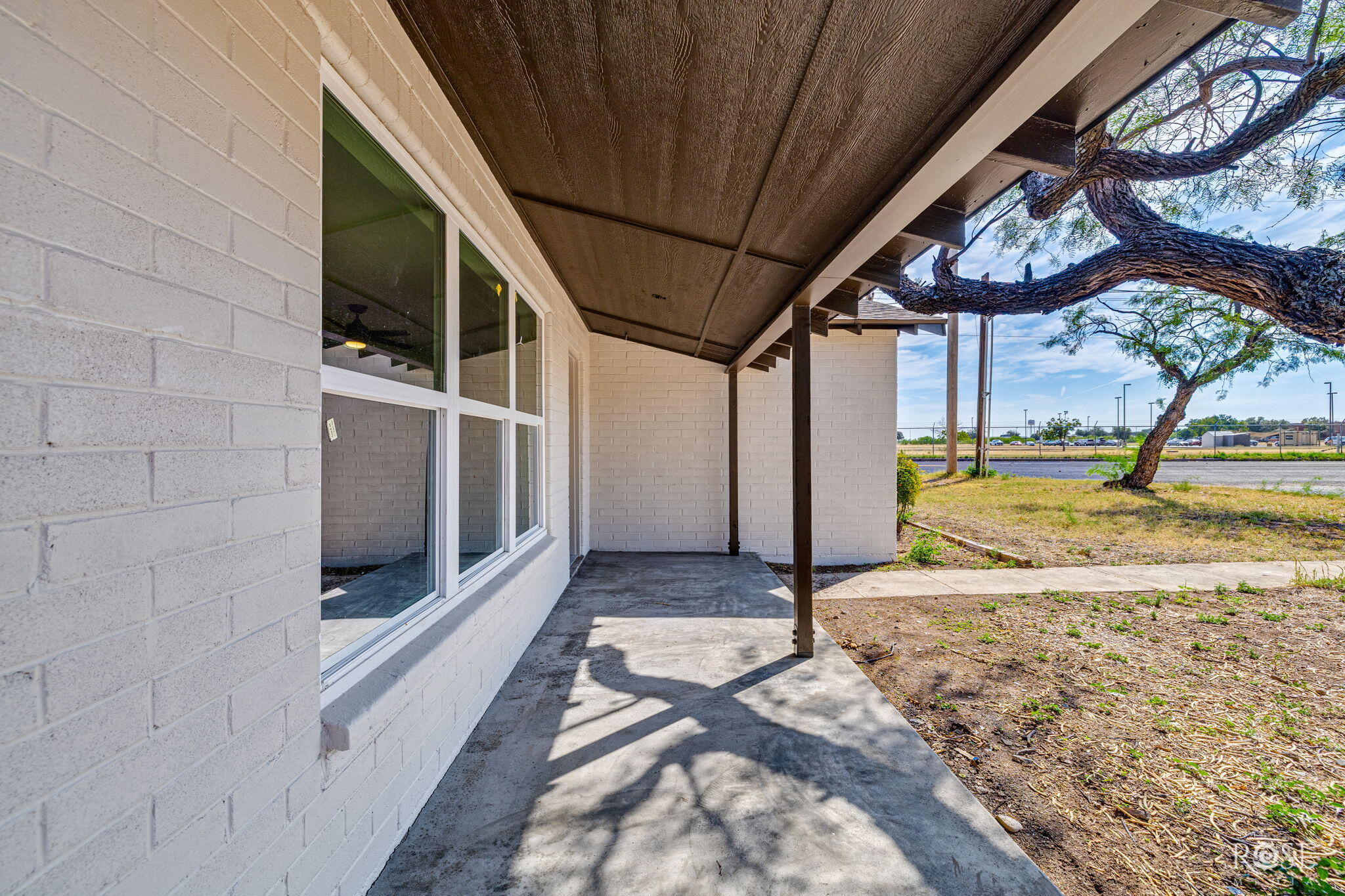 318 Glenmore Drive Property Photo 7