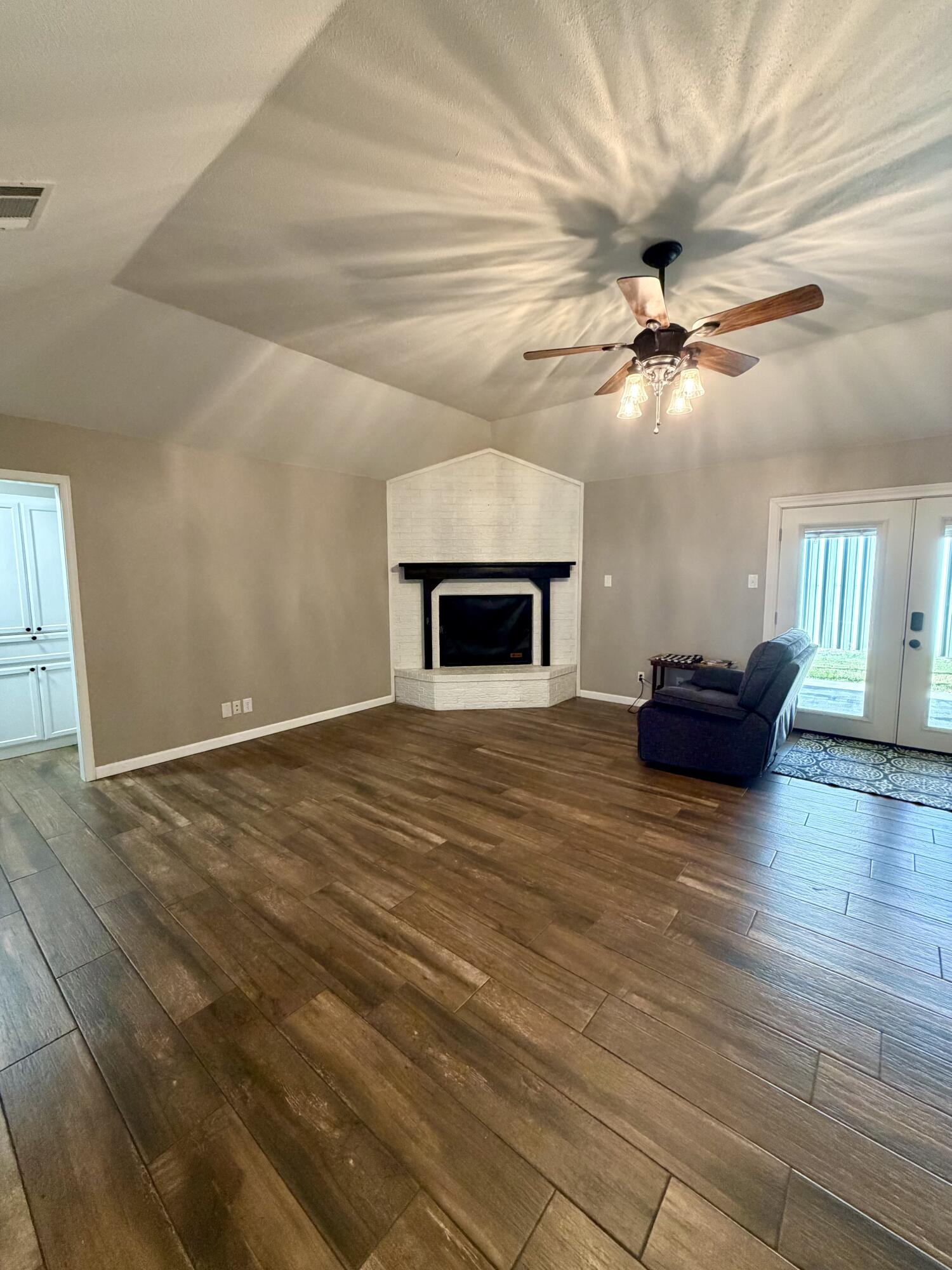 3314 Maplewood Drive Property Photo 5