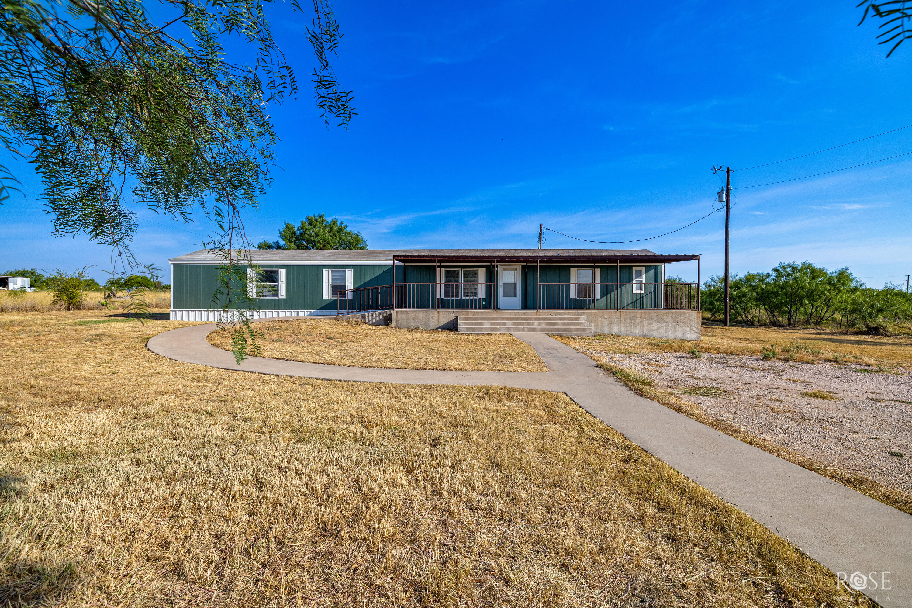 2870 E Valley Drive Property Photo 1