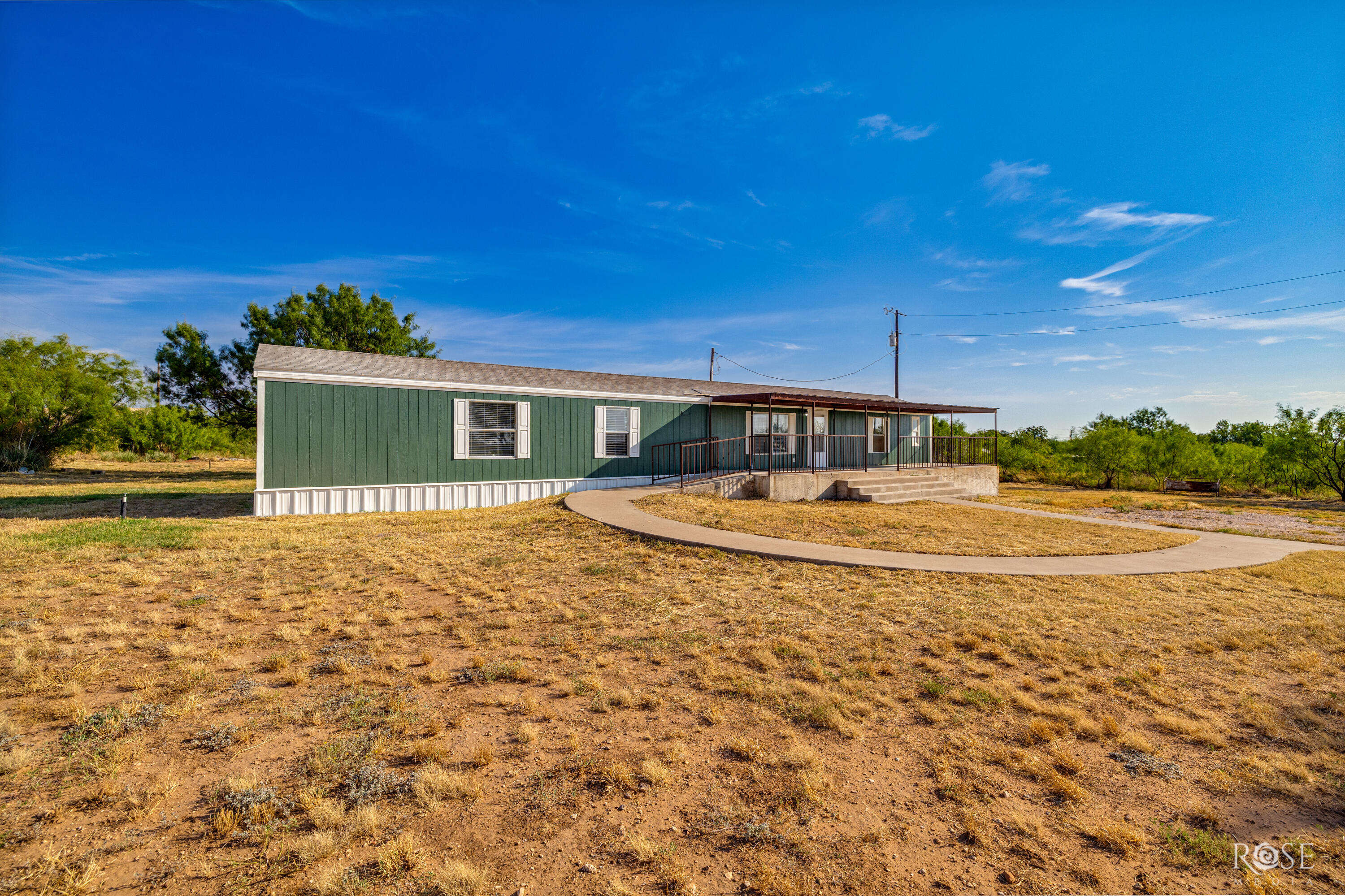 2870 E Valley Drive Property Photo 2