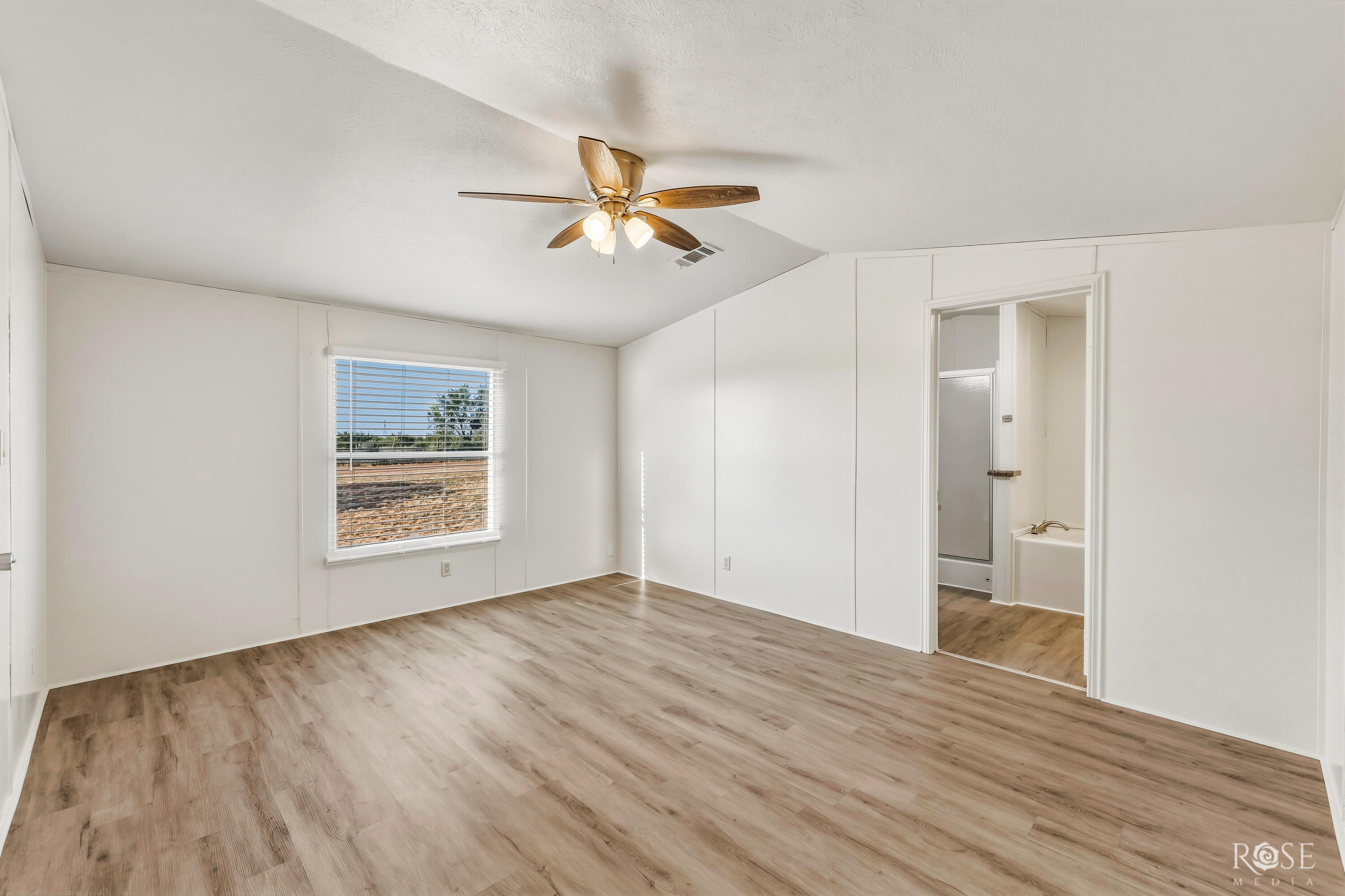 2870 E Valley Drive Property Photo 10