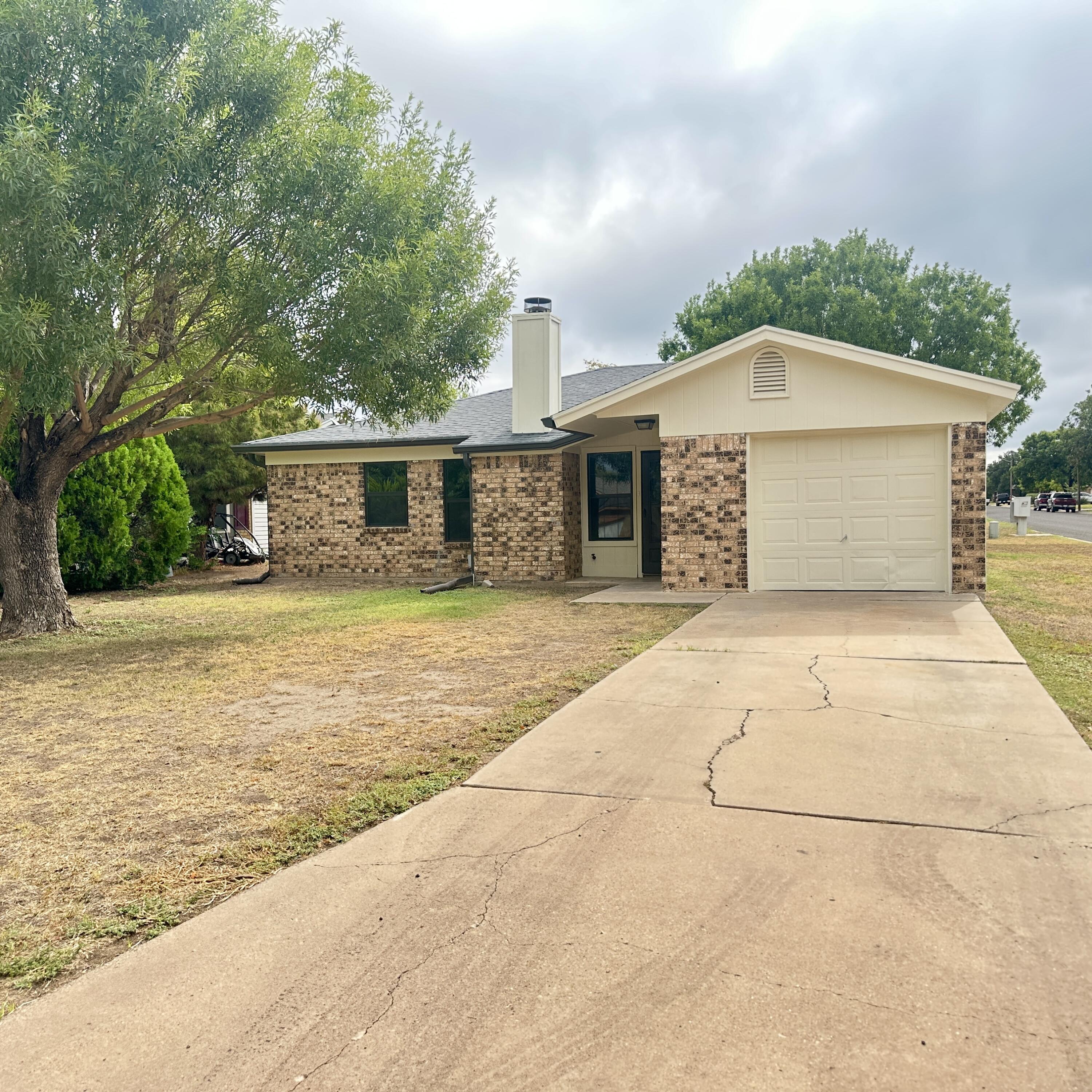 1002 Alpha Circle Property Photo 1
