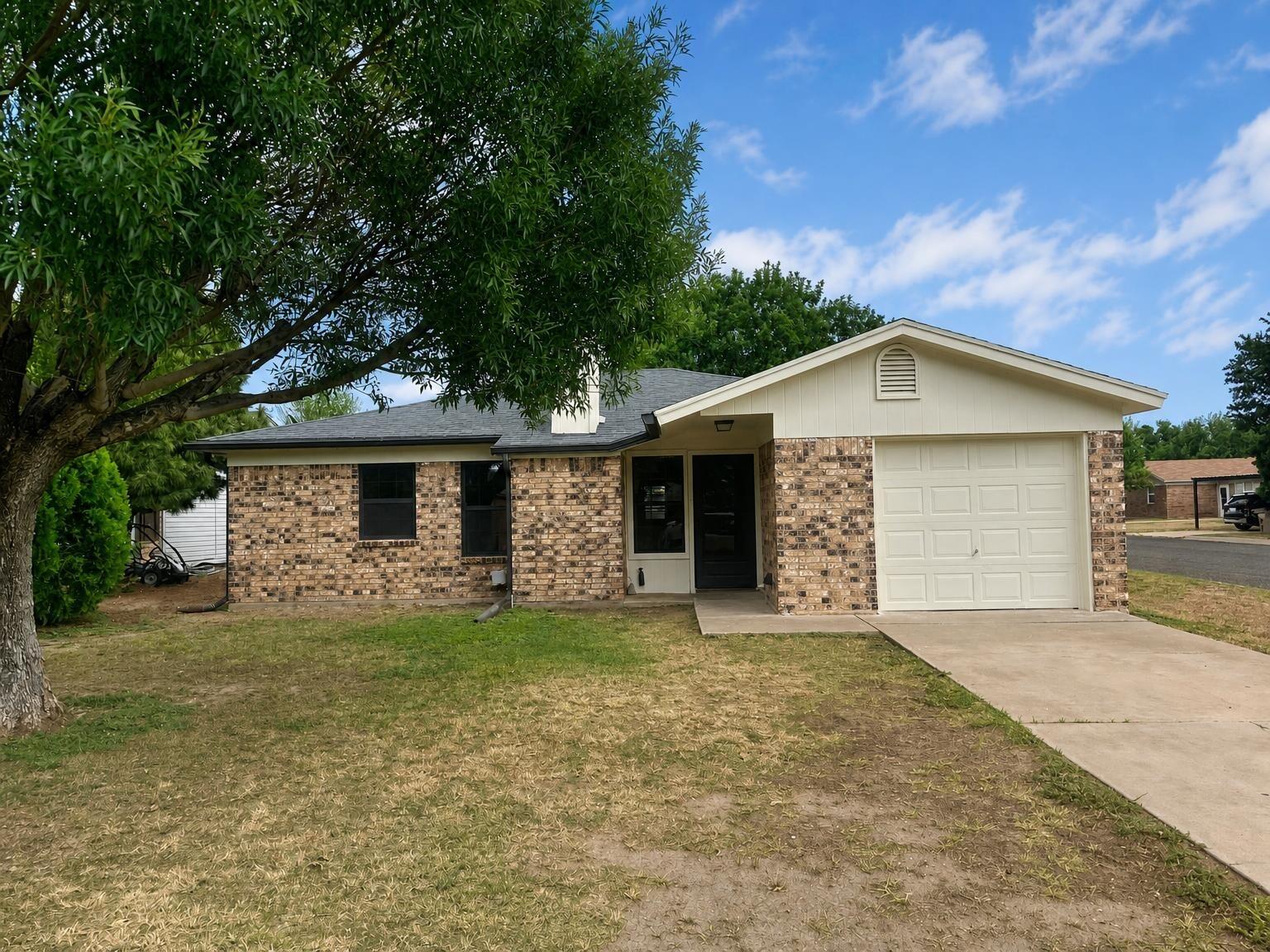 1002 Alpha Circle Property Photo 1