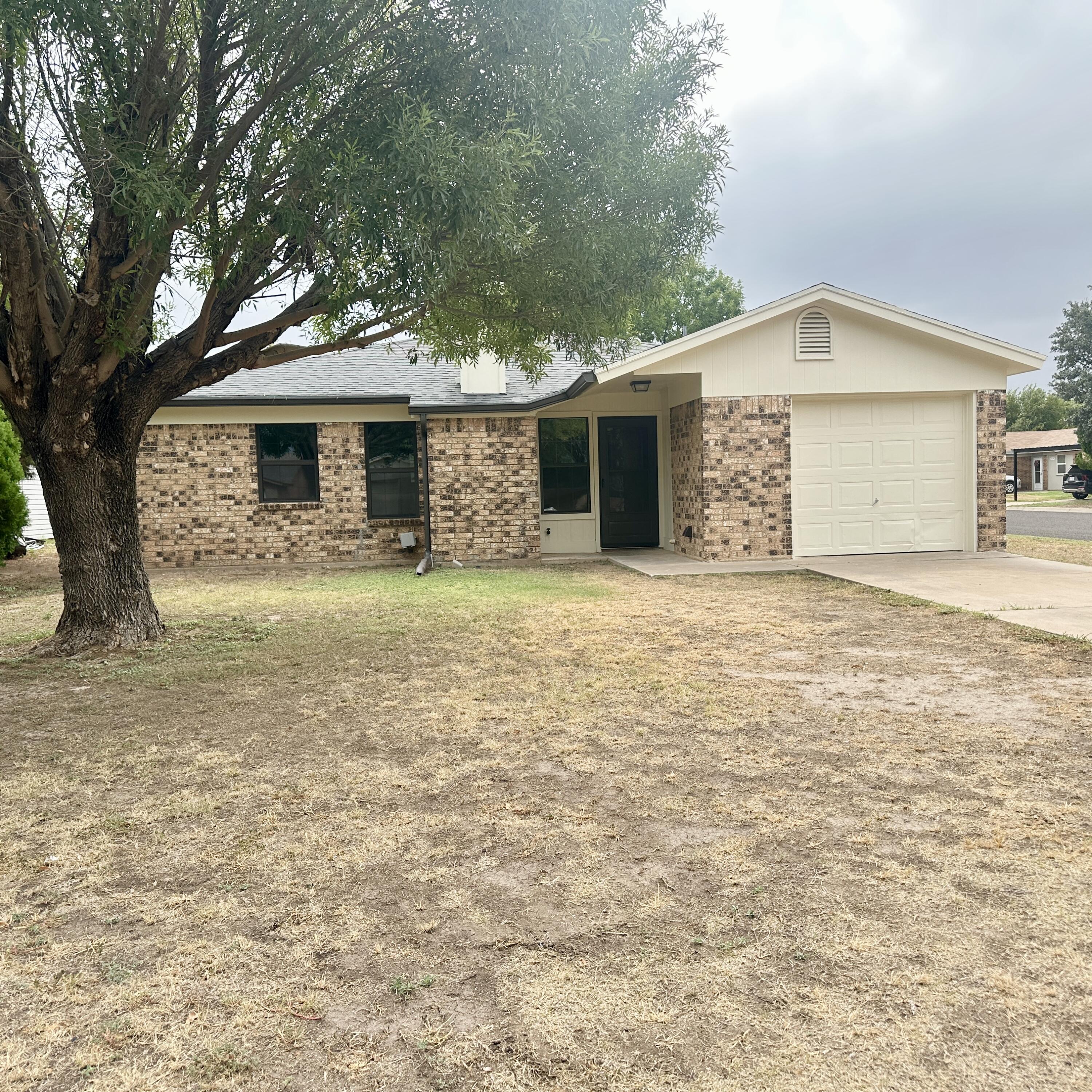 1002 Alpha Circle Property Photo 2