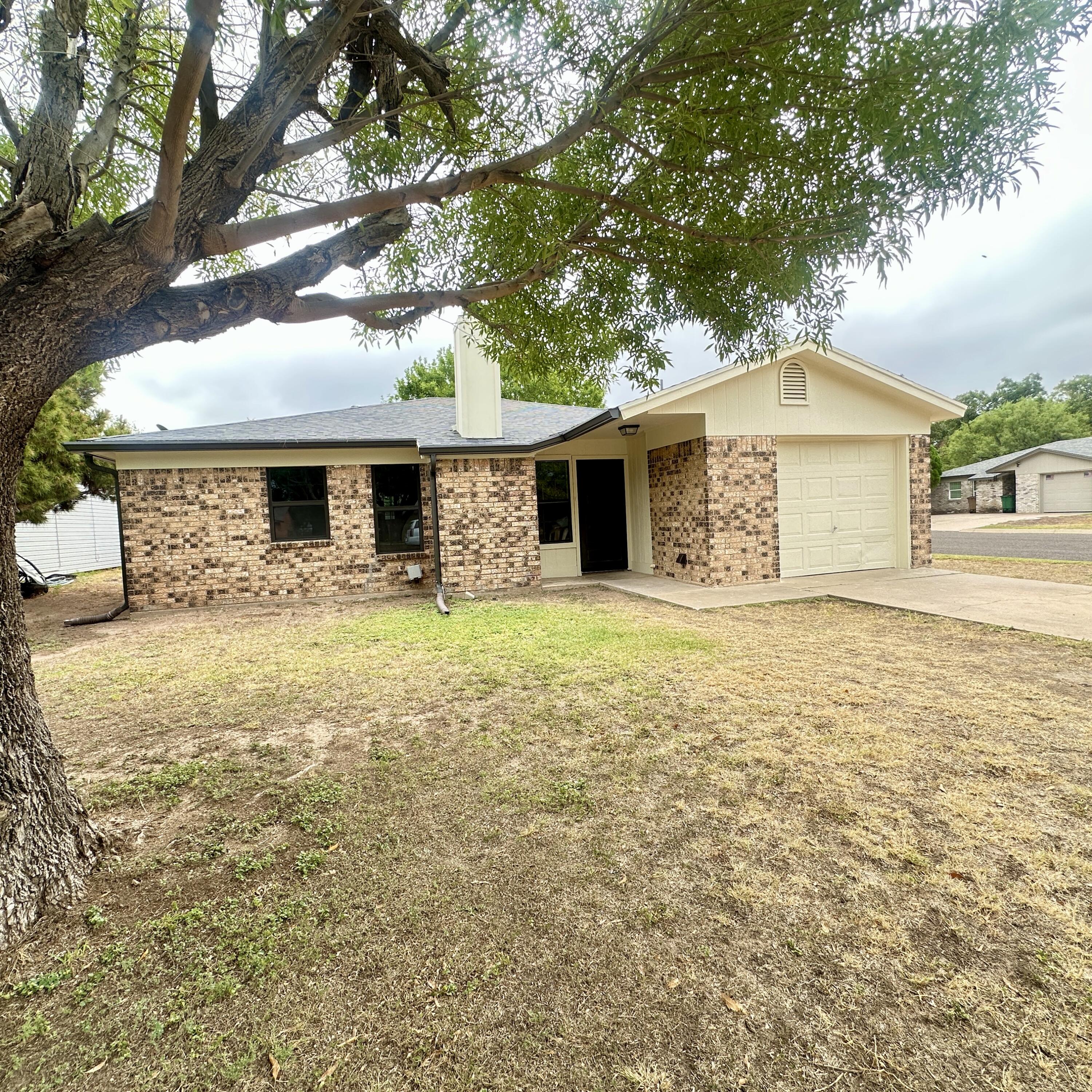 1002 Alpha Circle Property Photo 3