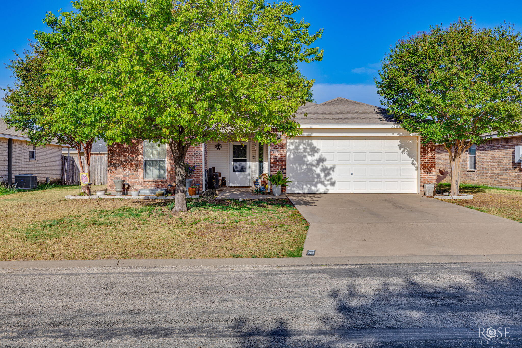 1203 Wallace Lane Property Photo 1
