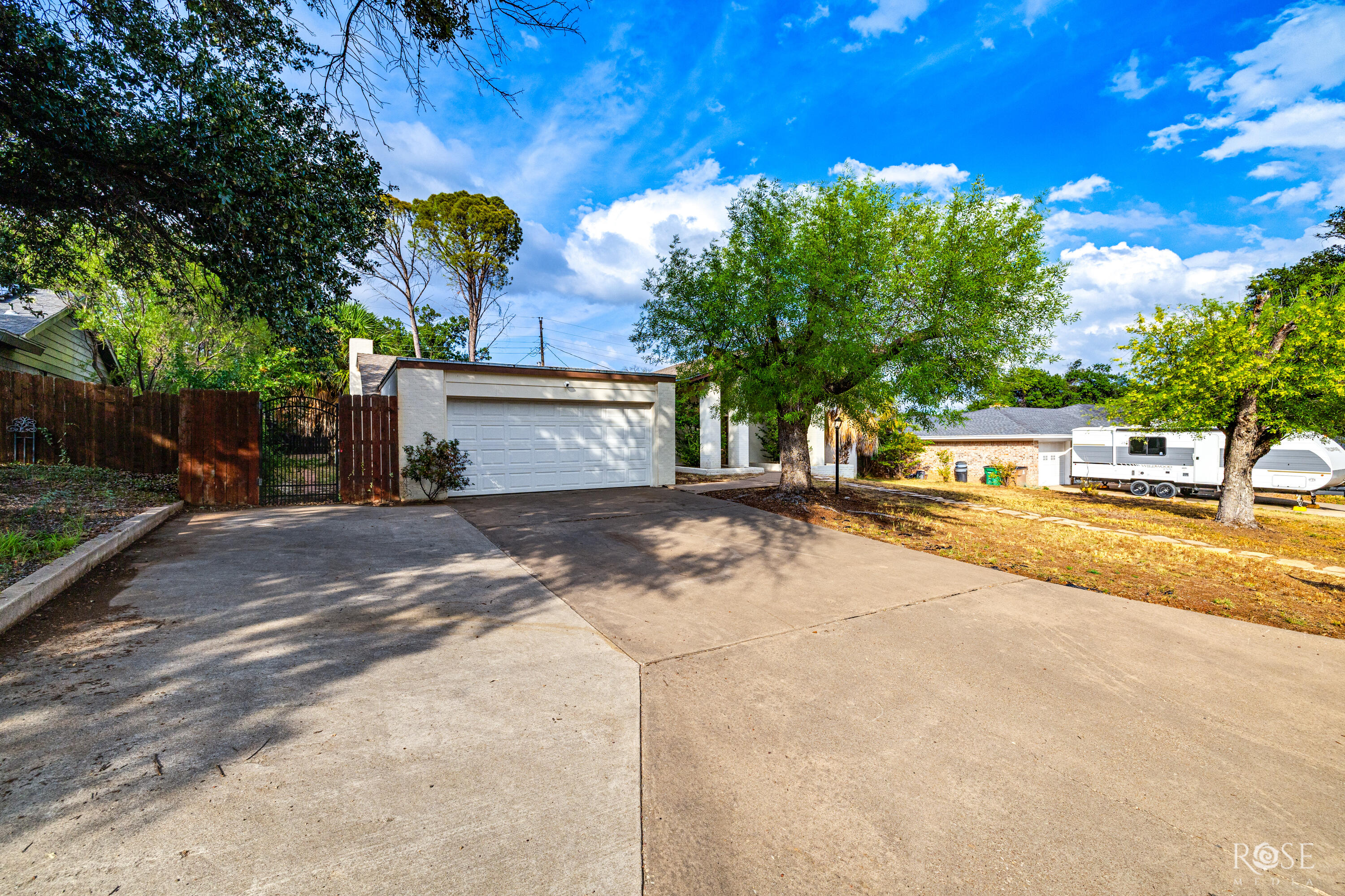 2802 Chatterton Drive Property Photo 3