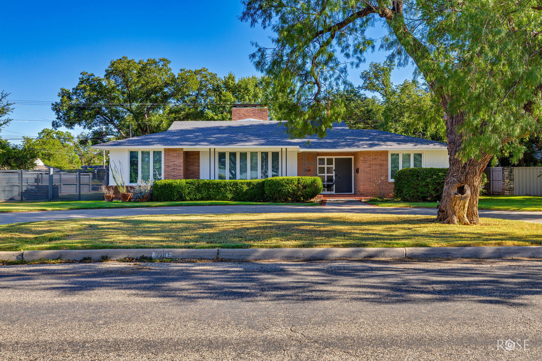 2501 Live Oak Street Property Photo 1