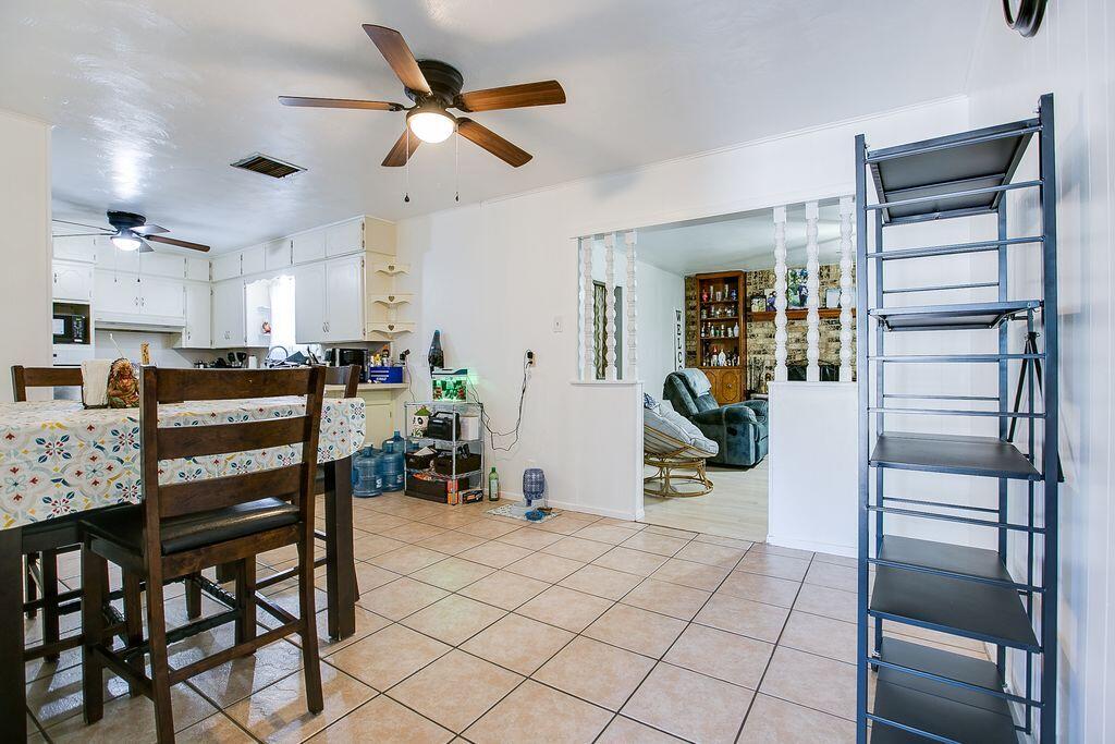2306 Brown Street Property Photo 9