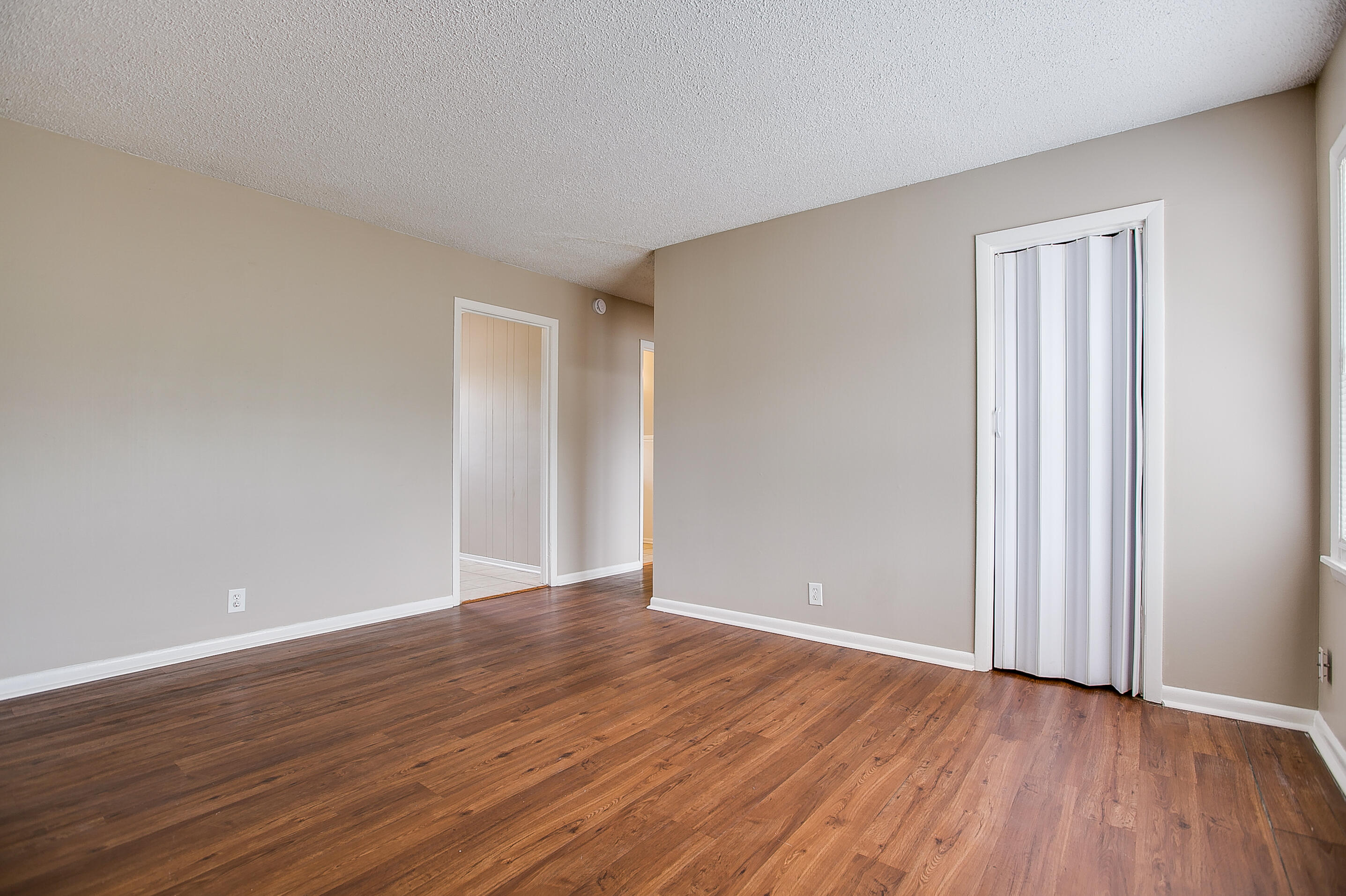 1134 E 24th Street Property Photo 3