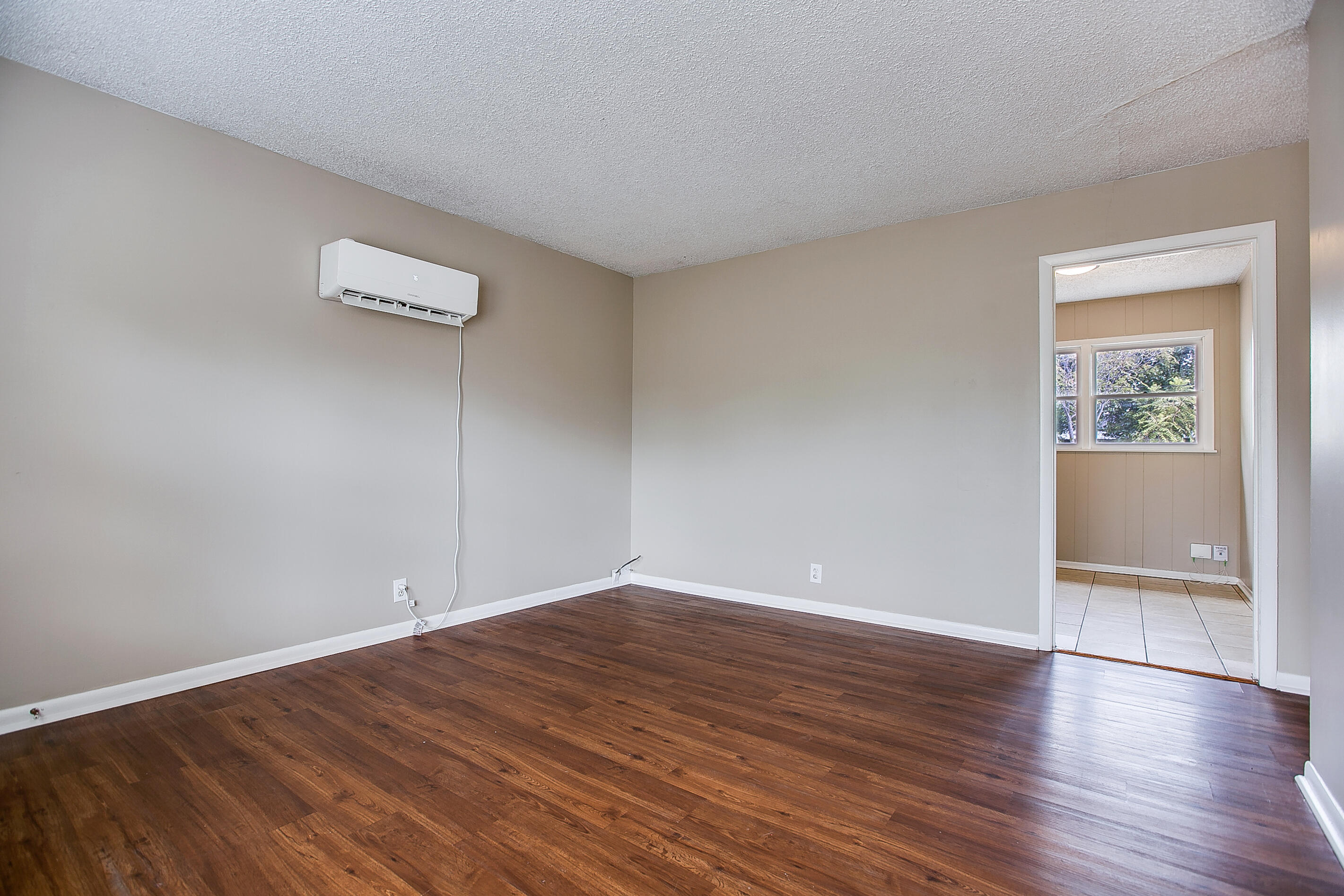 1134 E 24th Street Property Photo 4