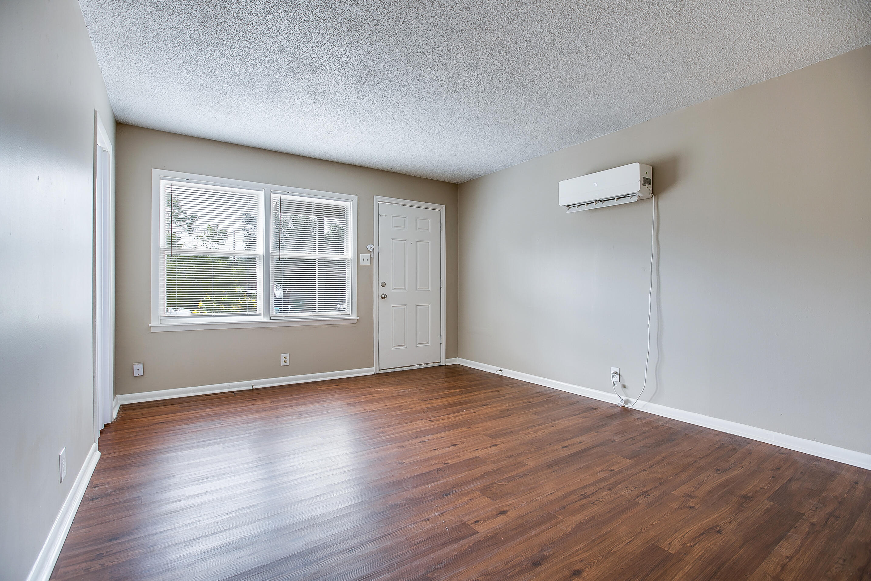 1134 E 24th Street Property Photo 5