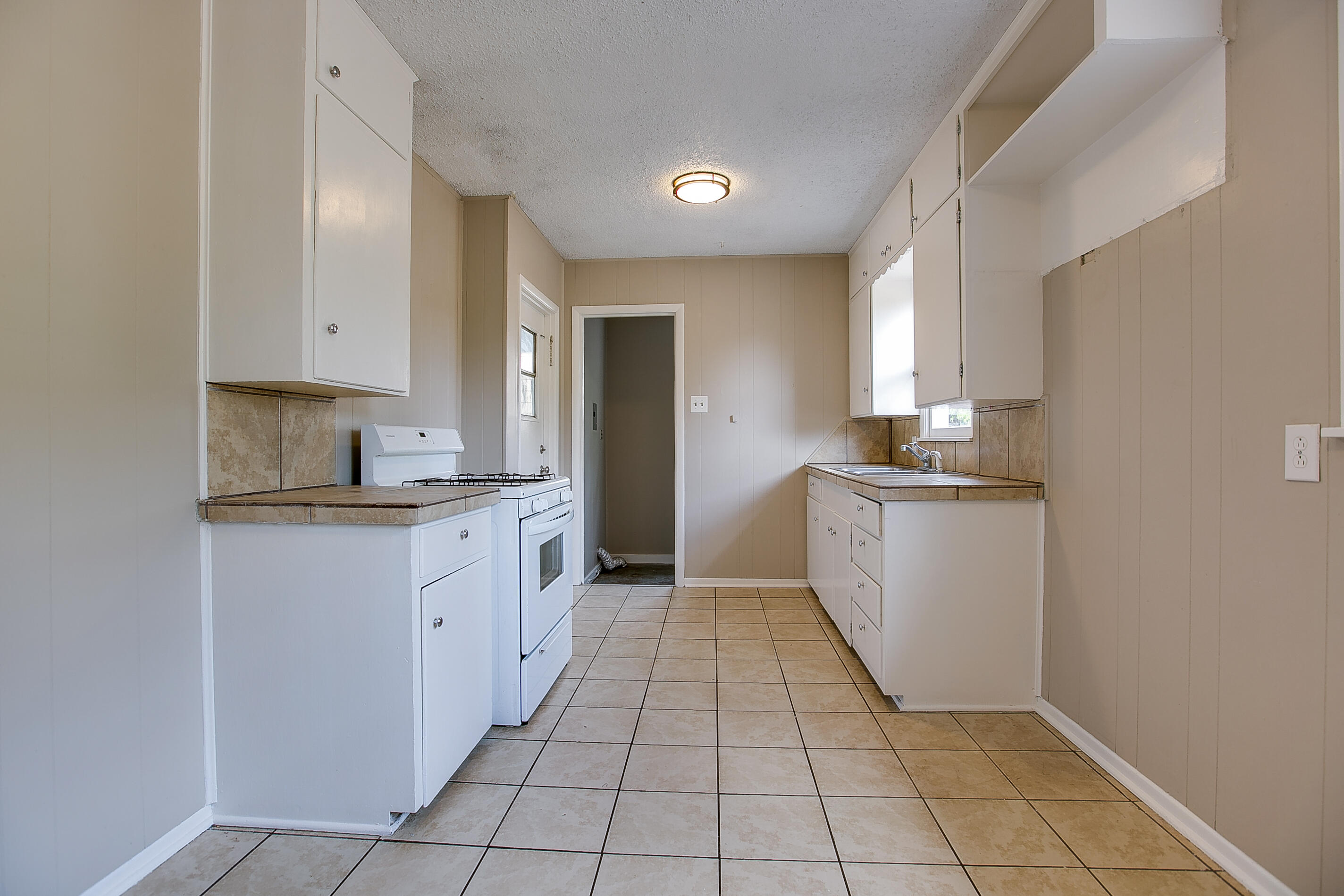 1134 E 24th Street Property Photo 7