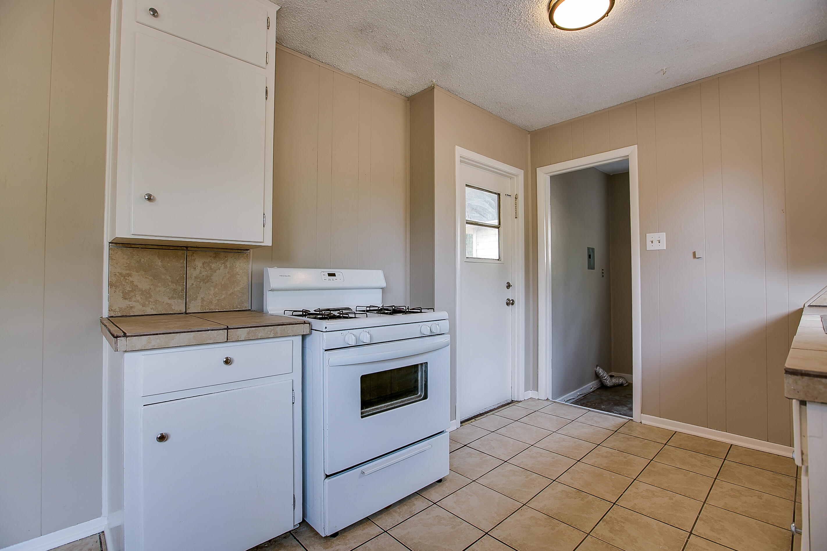 1134 E 24th Street Property Photo 8