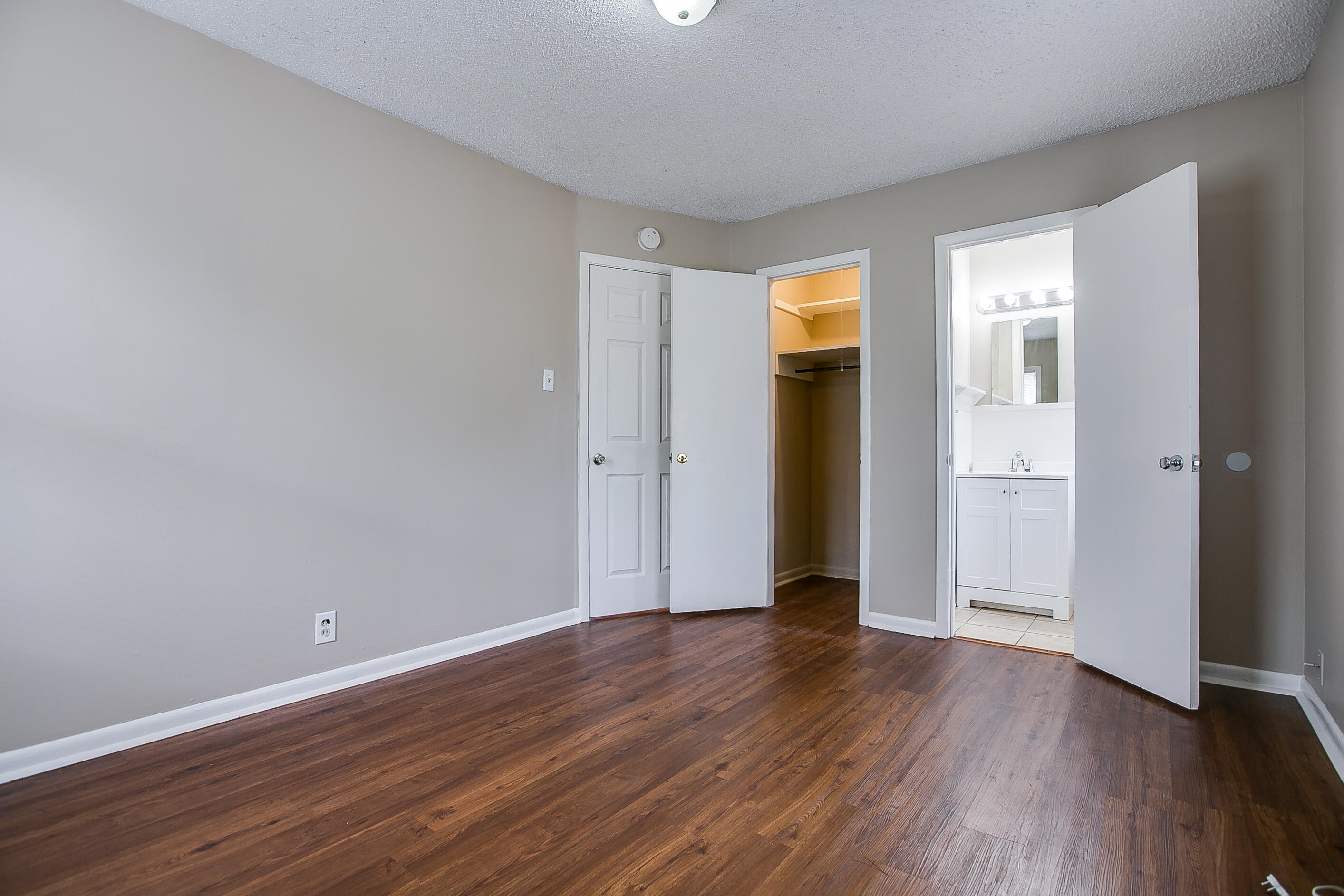 1134 E 24th Street Property Photo 12