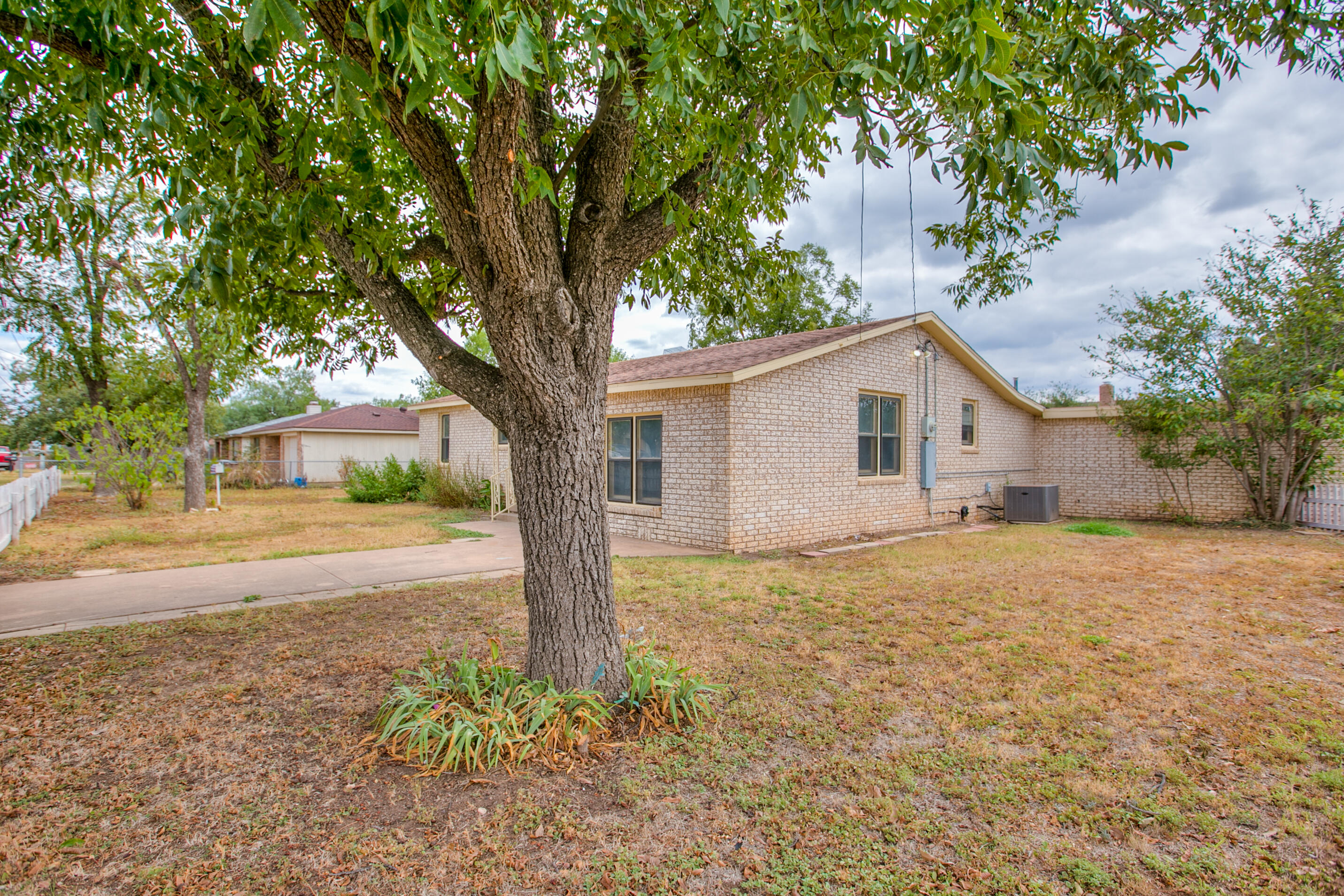 501 E 46th Street Property Photo 4