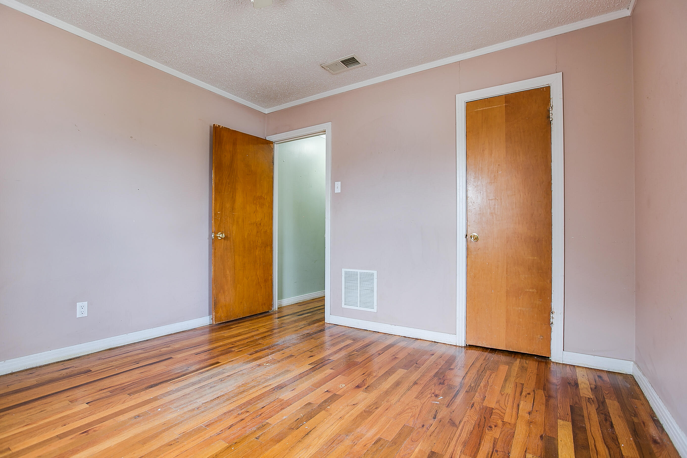 501 E 46th Street Property Photo 8