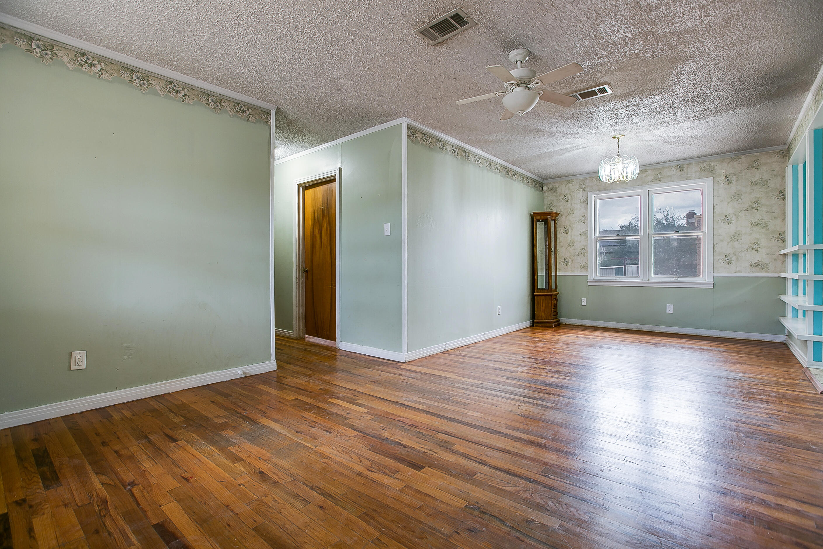 501 E 46th Street Property Photo 10