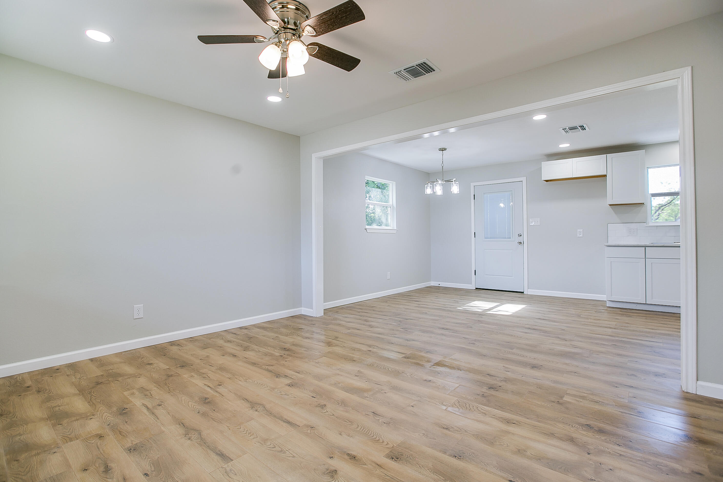 358 E 46th Street Property Photo 4