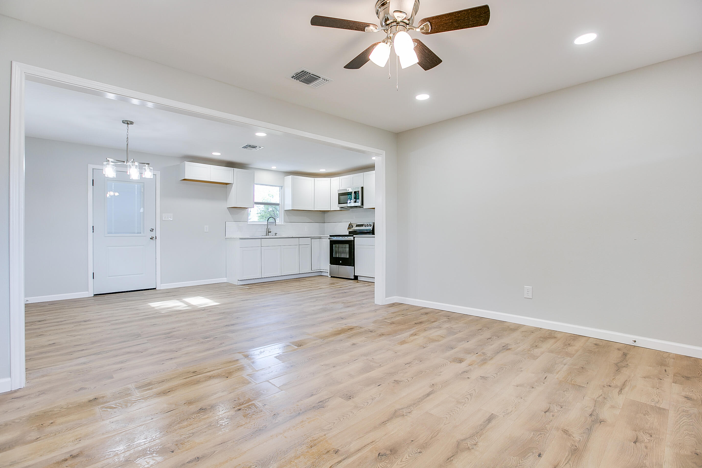 358 E 46th Street Property Photo 5