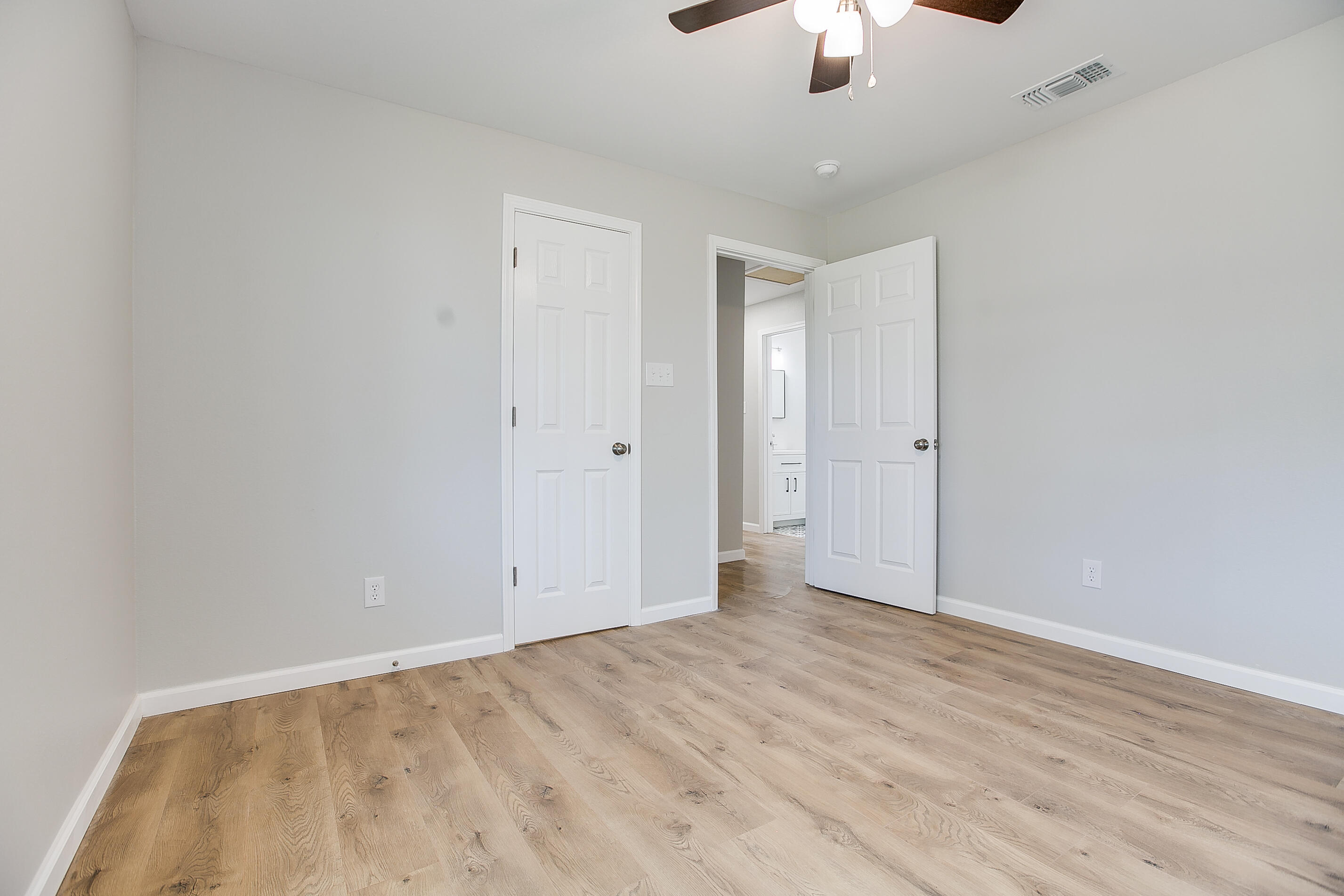 358 E 46th Street Property Photo 16