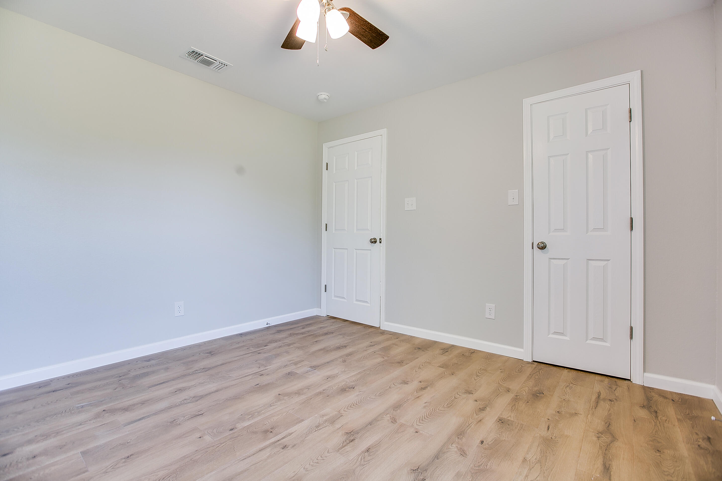 358 E 46th Street Property Photo 18