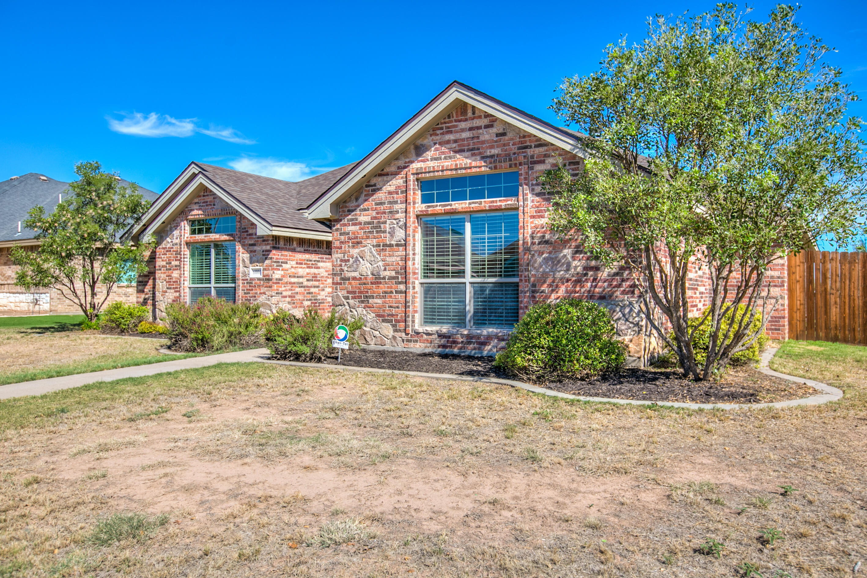 6006 San Saba Street Property Photo 3