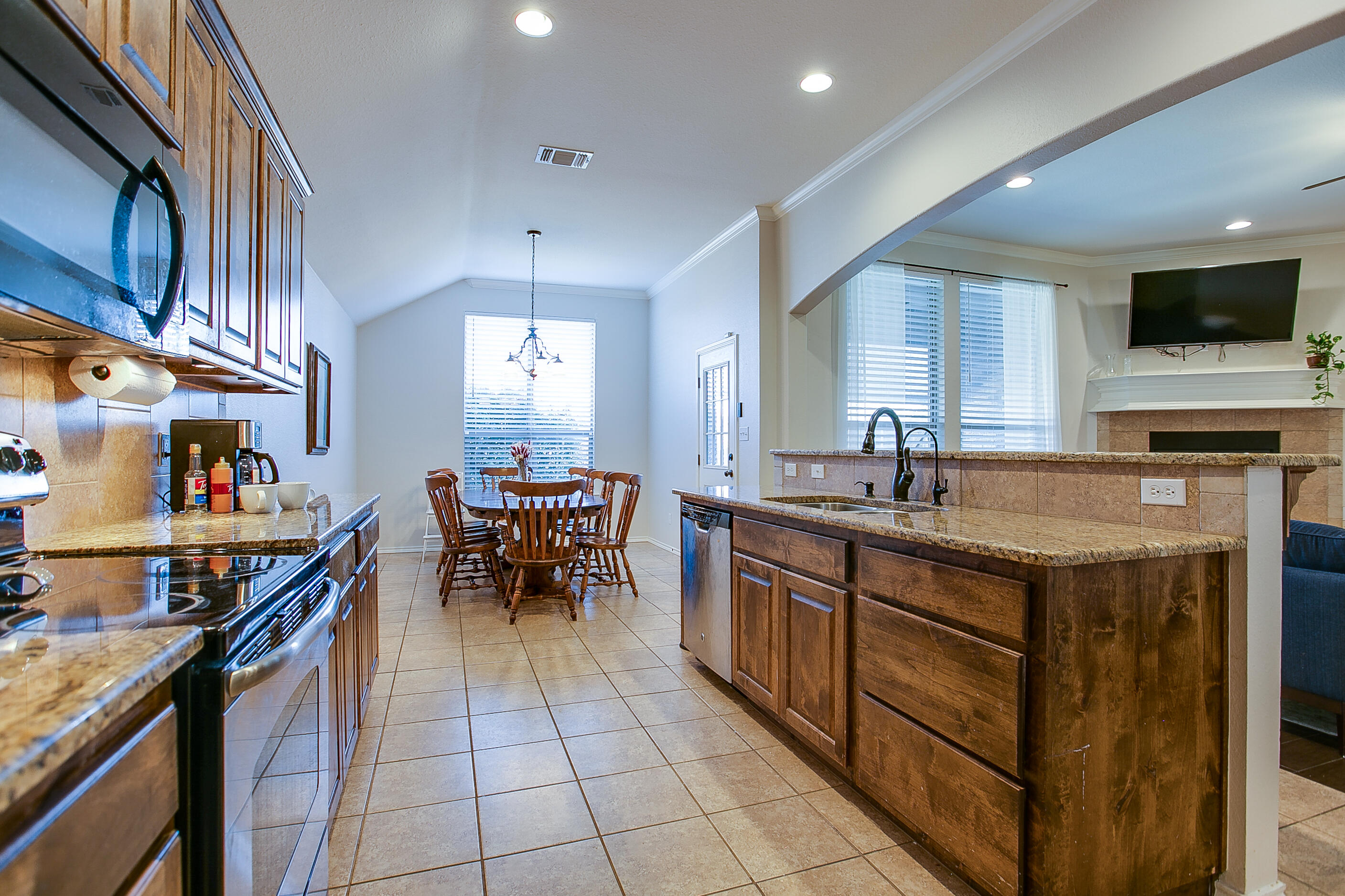 6006 San Saba Street Property Photo 13