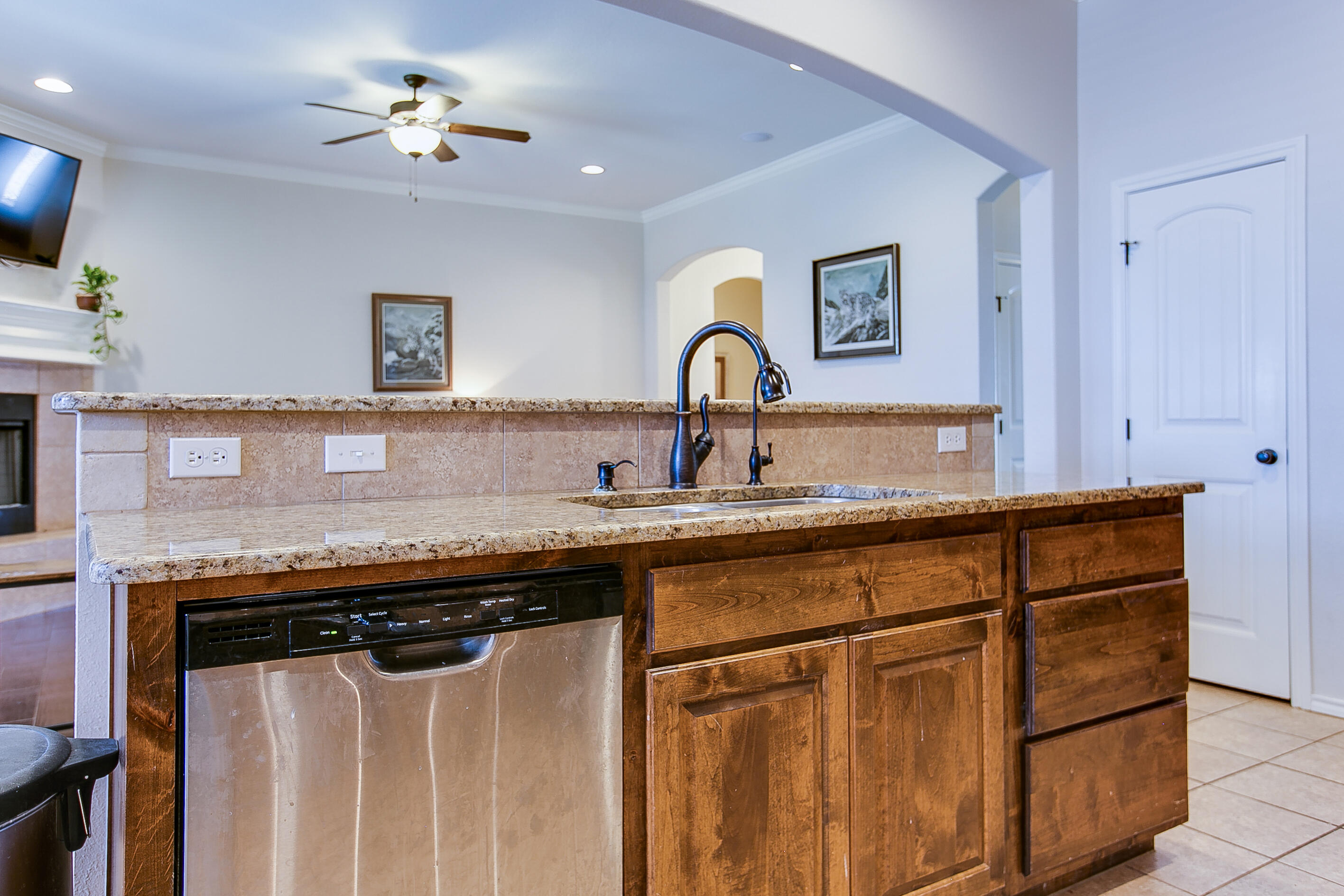 6006 San Saba Street Property Photo 16