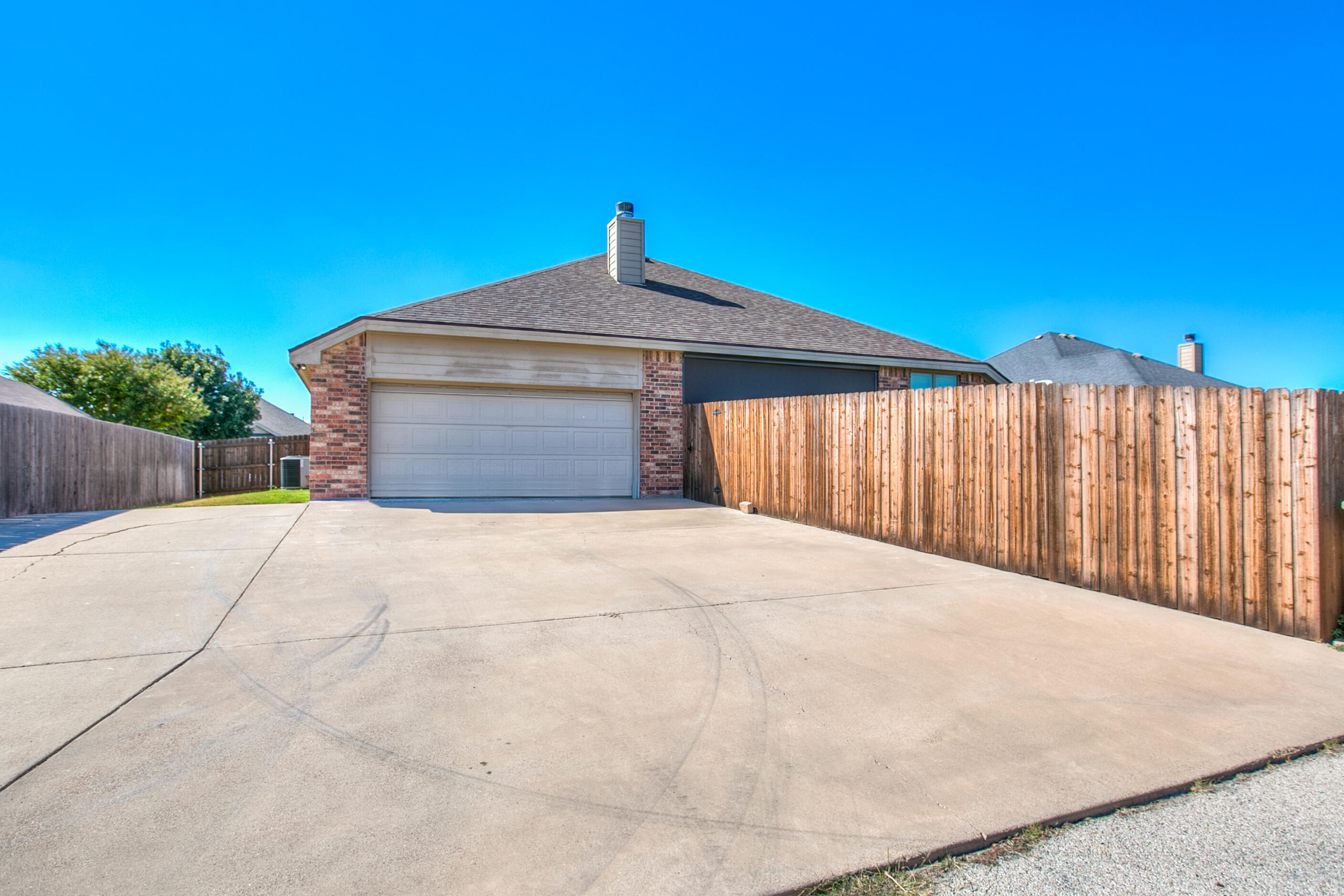 6006 San Saba Street Property Photo 34