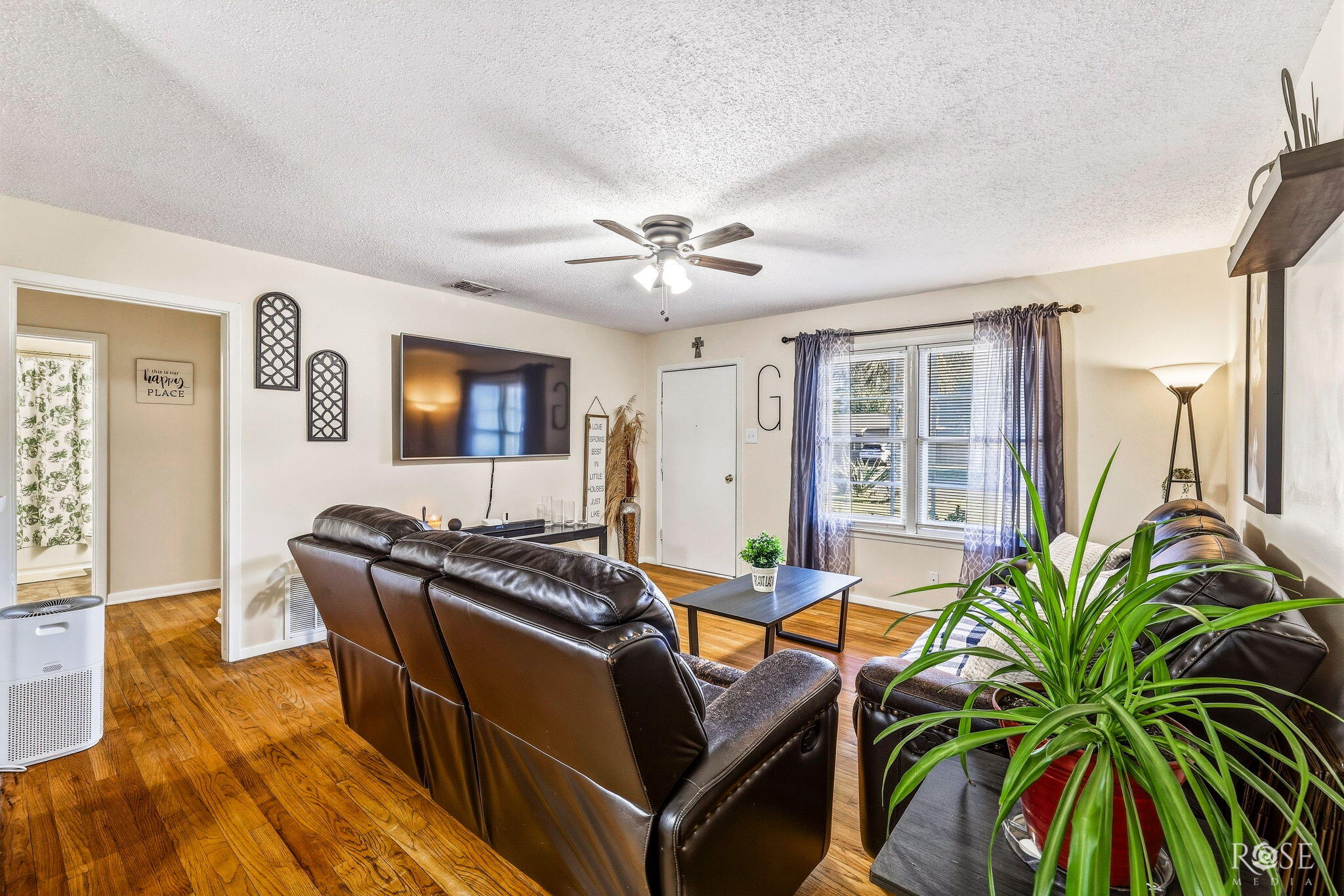 318 River Oaks Street Property Photo 4