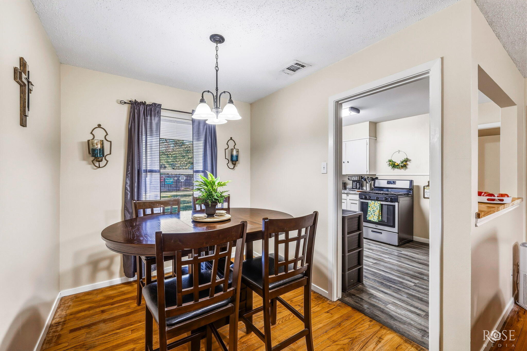 318 River Oaks Street Property Photo 5