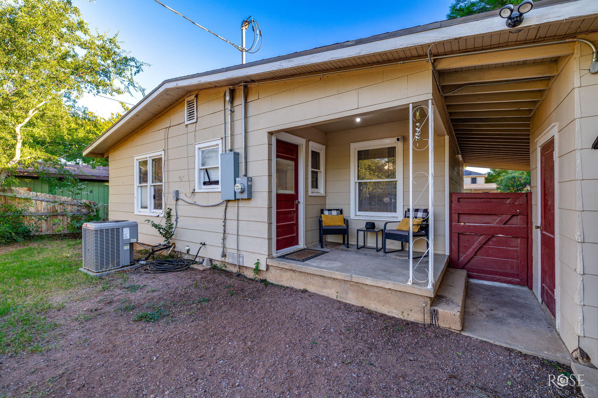318 River Oaks Street Property Photo 14