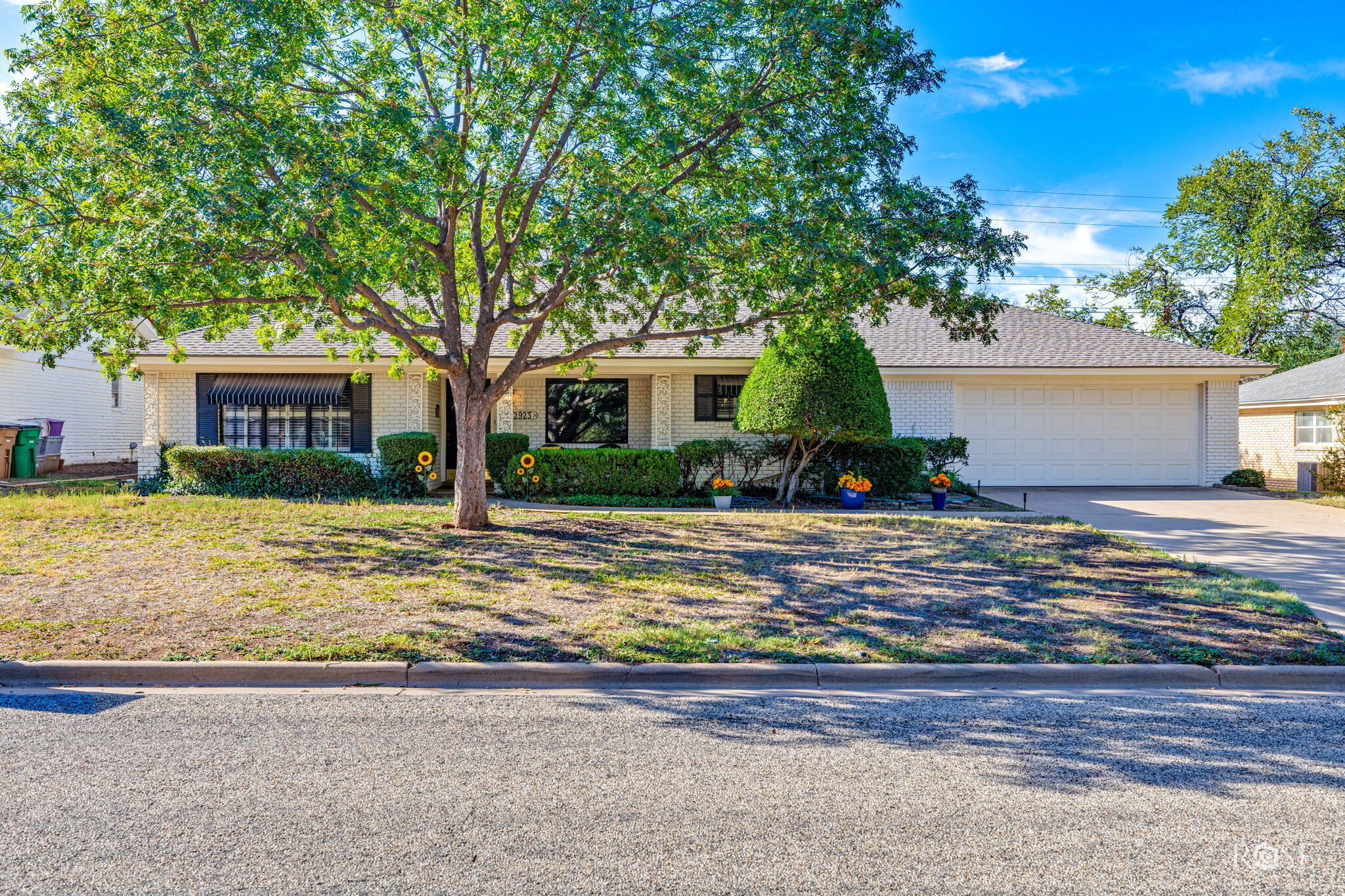 2923 Tanglewood Drive Property Photo 1